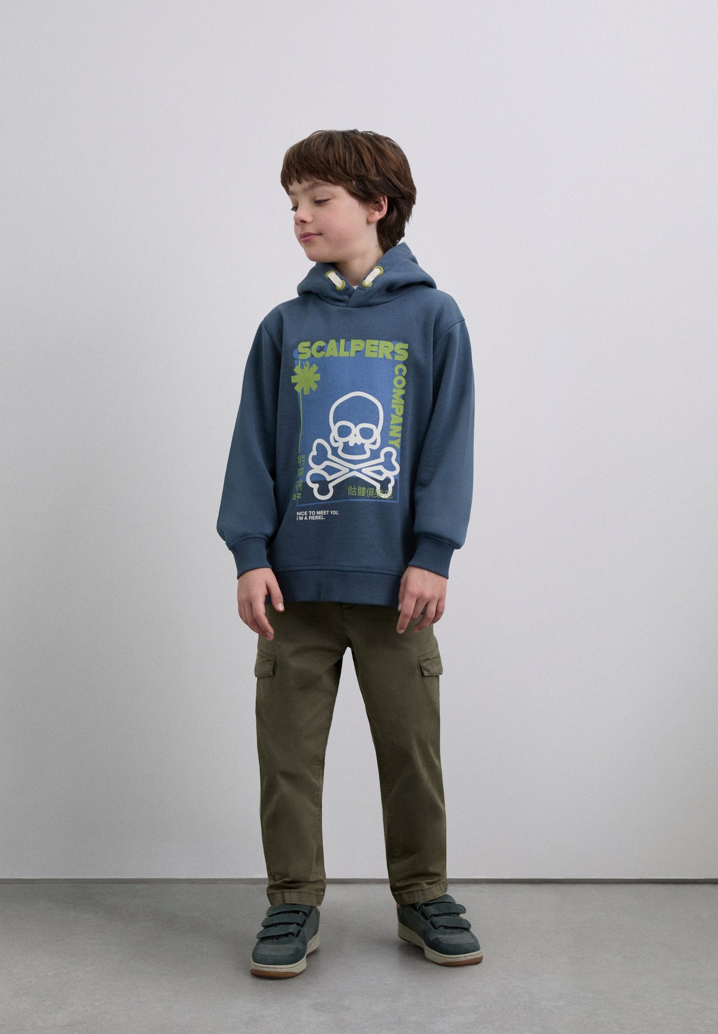 SWEATSHIRT COM CAPUZ E PADRÃO