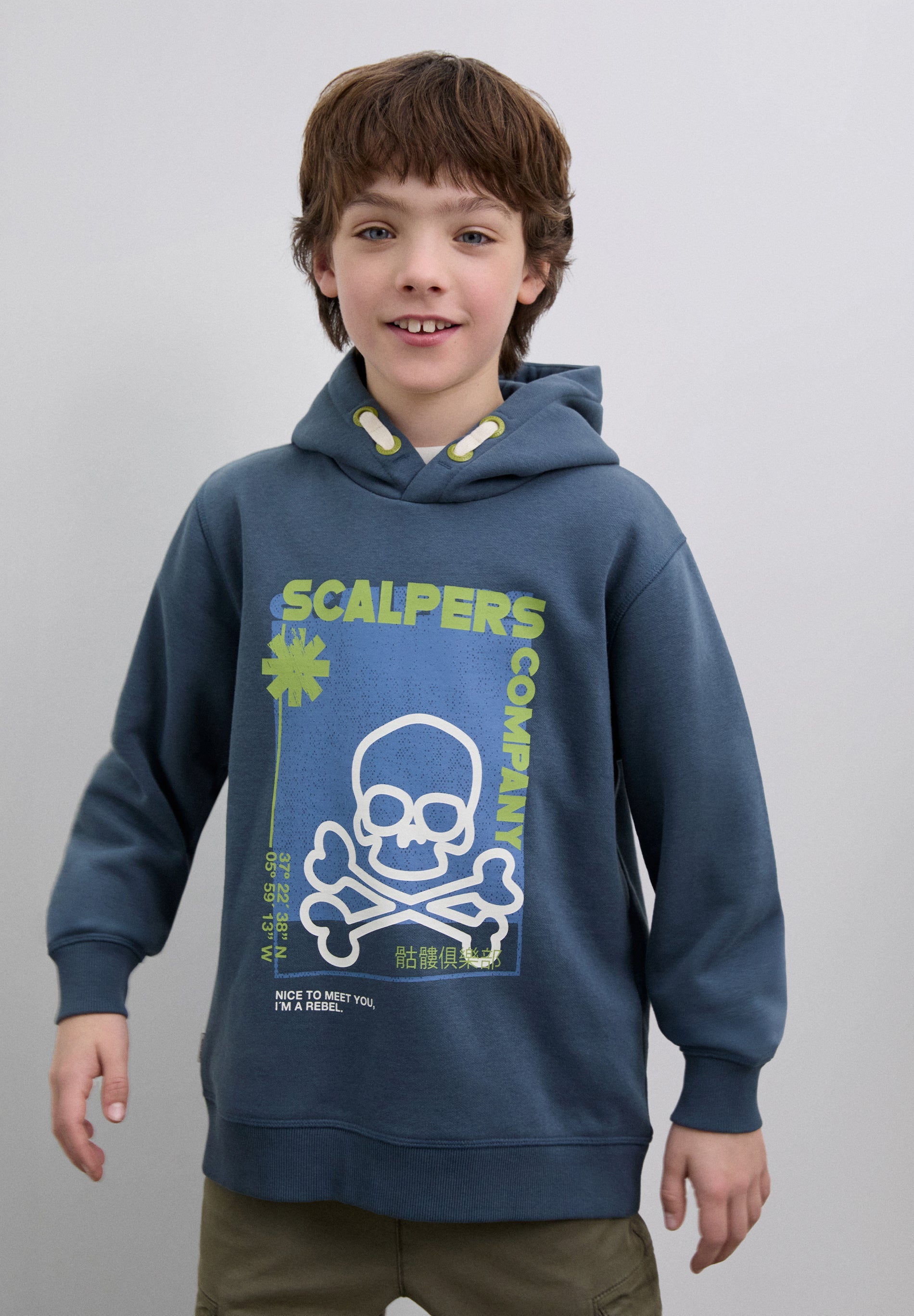 SWEATSHIRT COM CAPUZ E PADRÃO