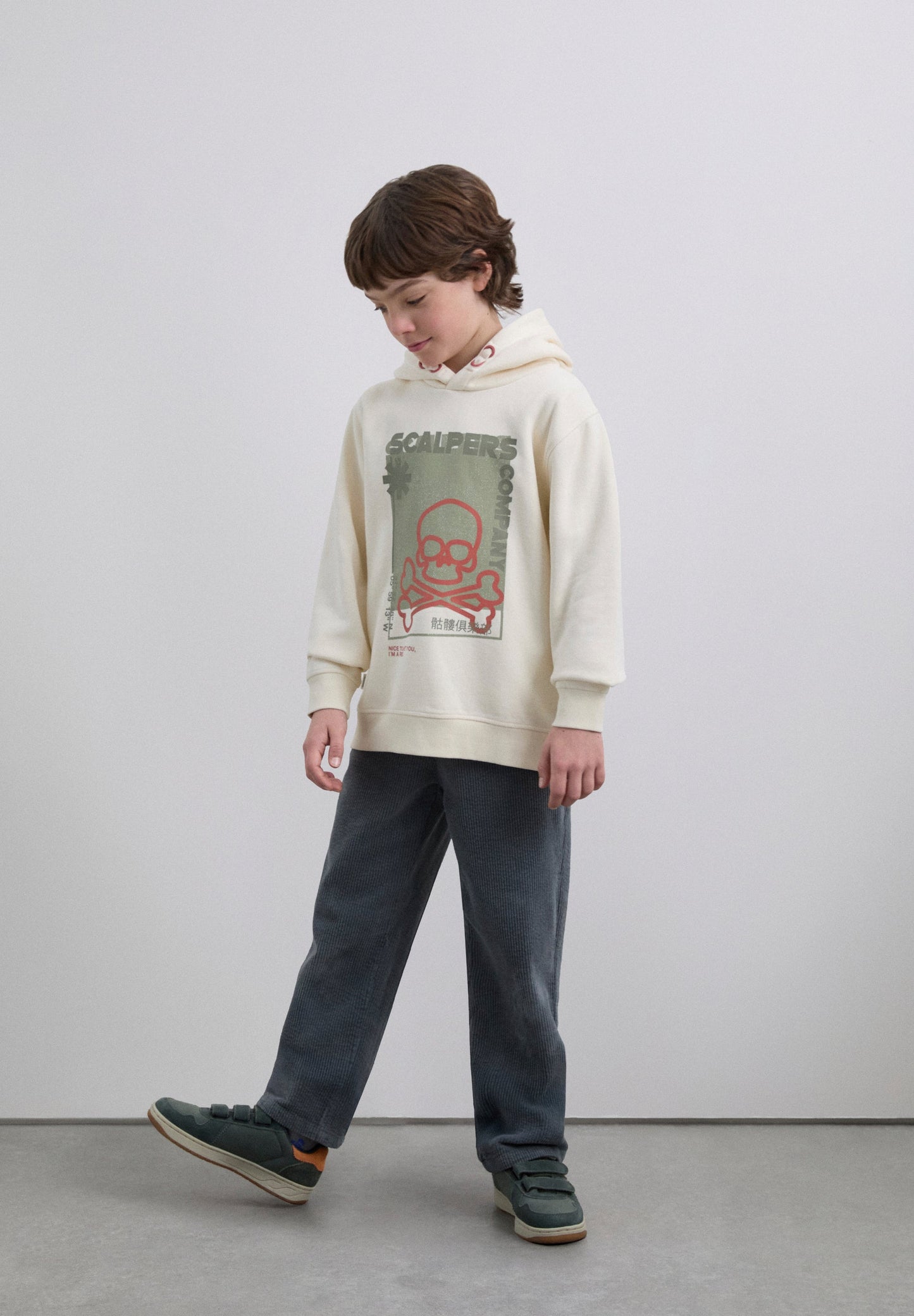 SWEATSHIRT COM CAPUZ E PADRÃO