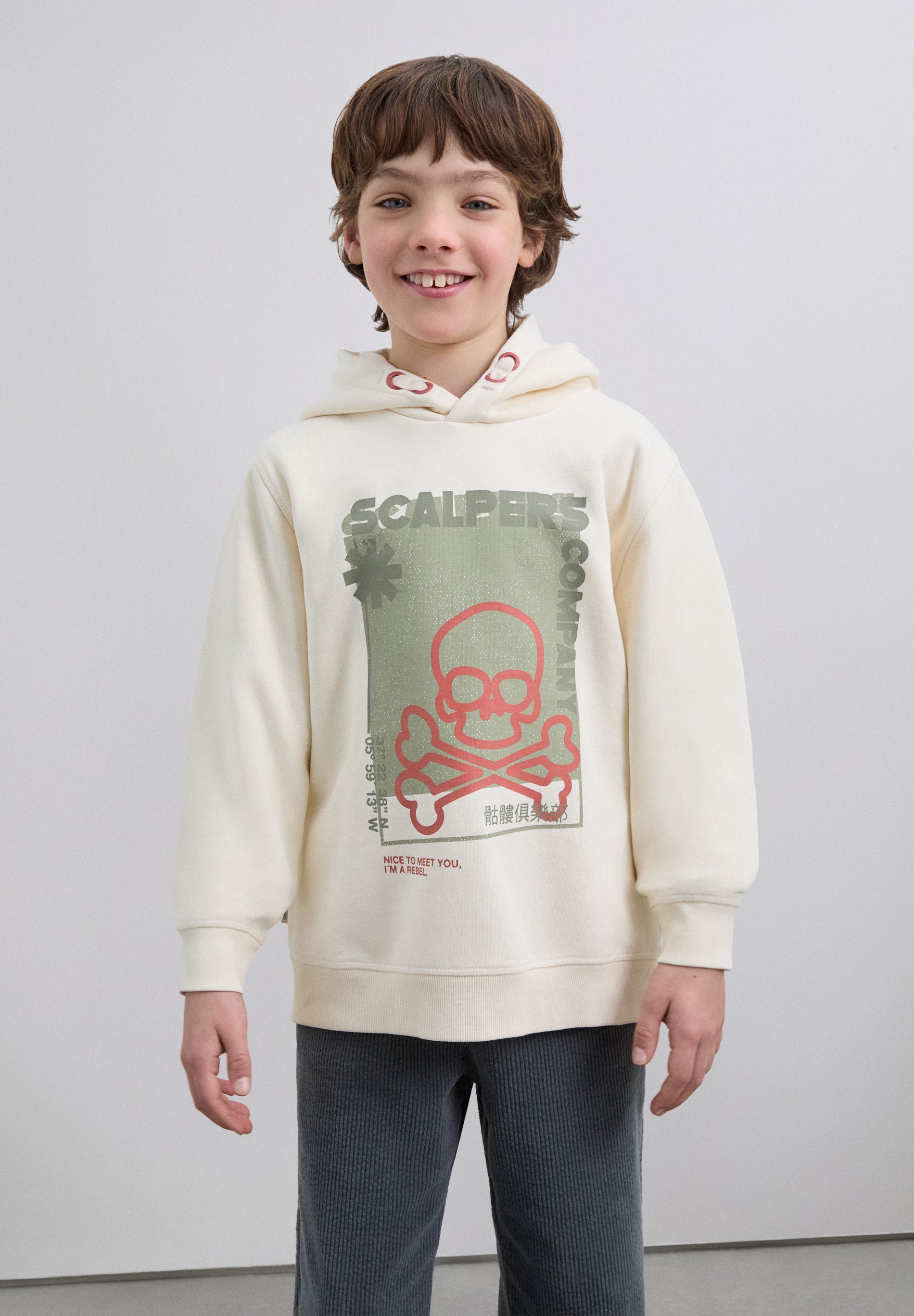 SWEATSHIRT COM CAPUZ E PADRÃO