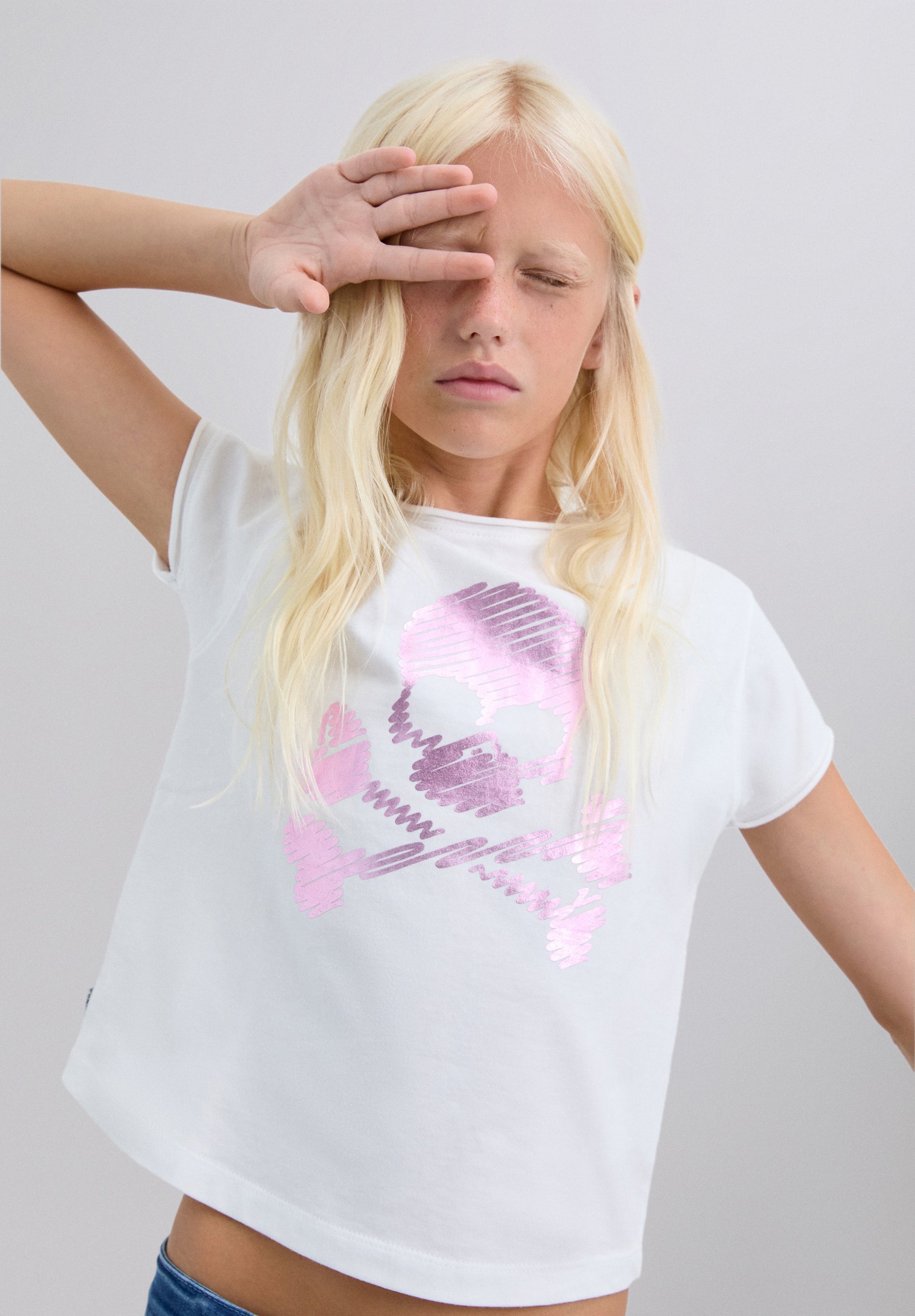 T-SHIRT COM PADRÃO METALIZADO