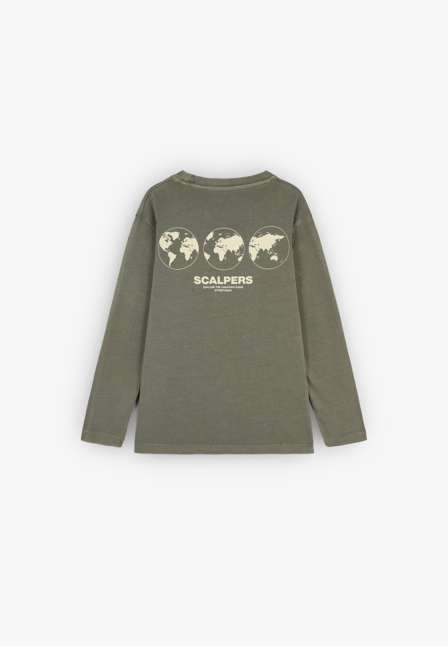 T-SHIRT COM PADRÃO E MANGA COMPRIDA