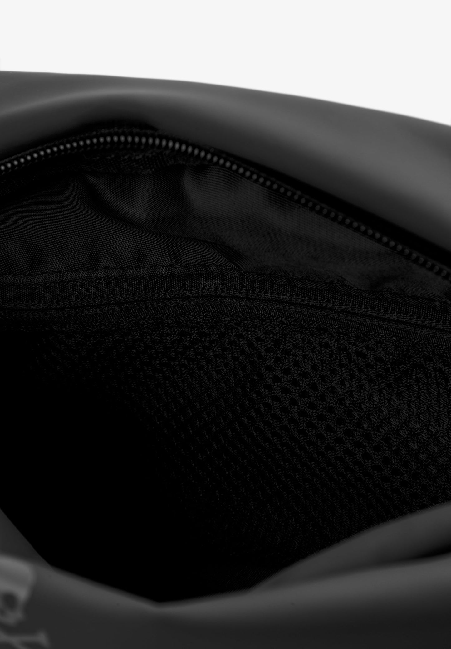 NECESSAIRE COM LOGÓTIPO REFLETOR