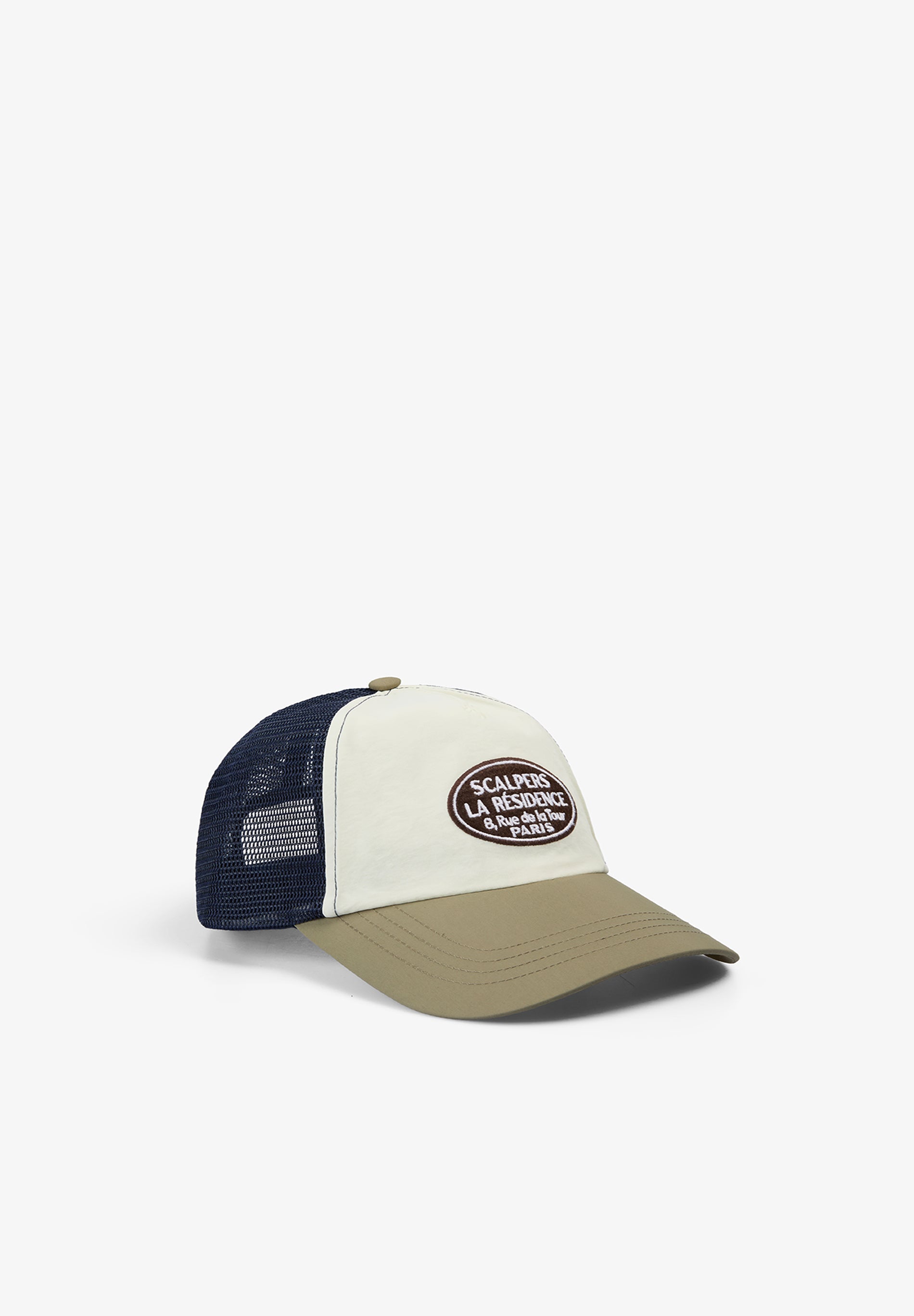 BONÉ TRUCKER COM REMENDO