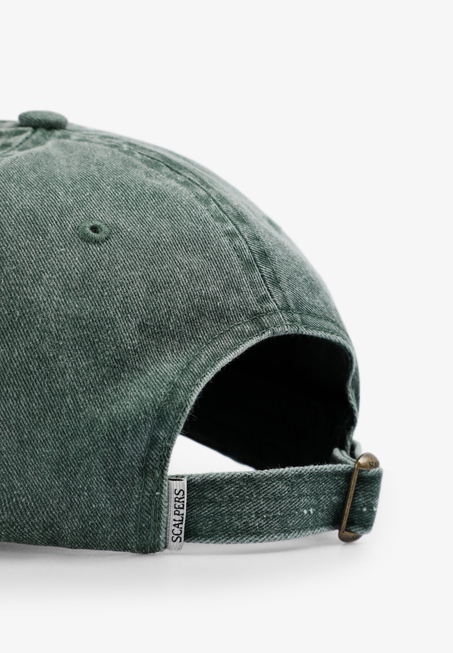 BONÉ EFEITO DESBOTADO BORDADO