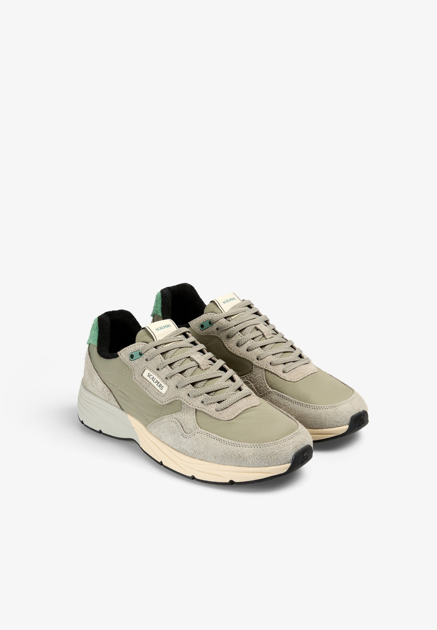 SAPATILHAS DE CAMURÇA EM CONTRASTE