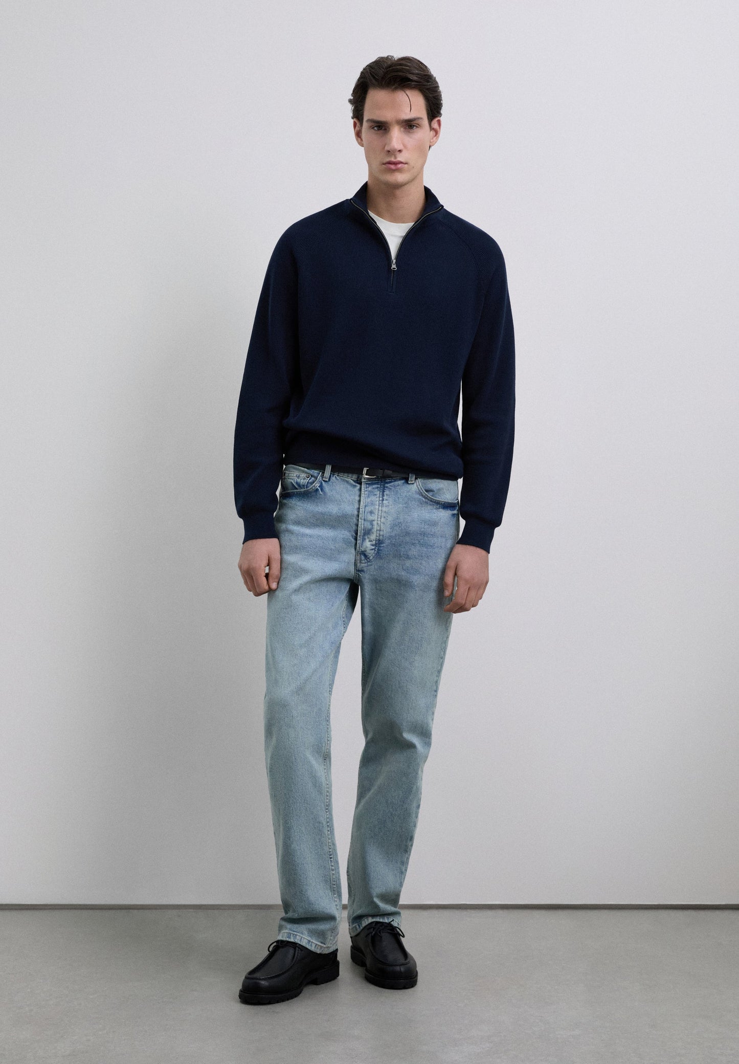 SWEATER DE MALHA DECOTE REDONDO COM ZIP