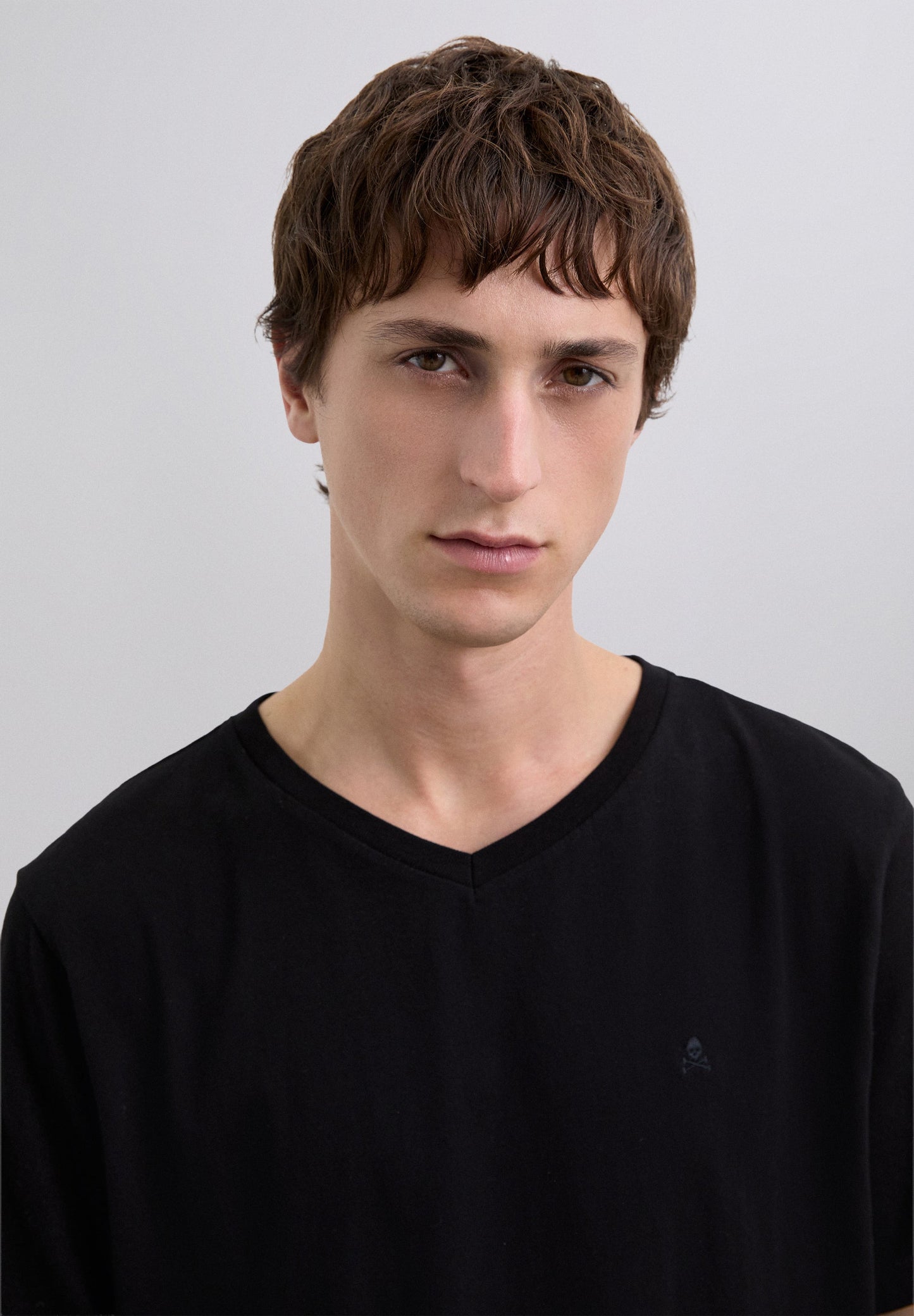 T-SHIRT CAVEIRA BORDADA