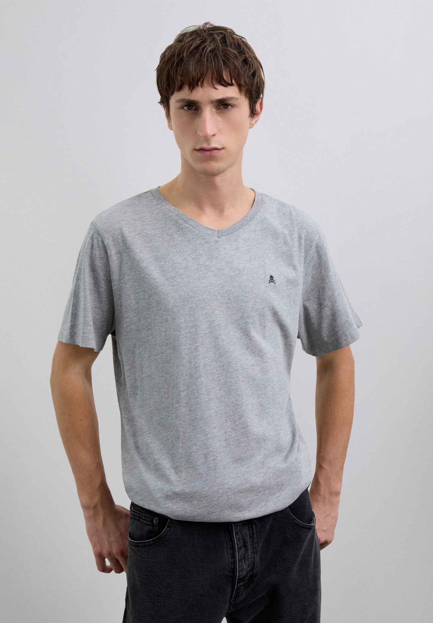 T-SHIRT CAVEIRA BORDADA