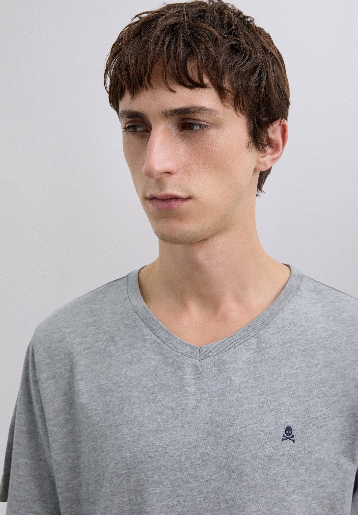 T-SHIRT CAVEIRA BORDADA