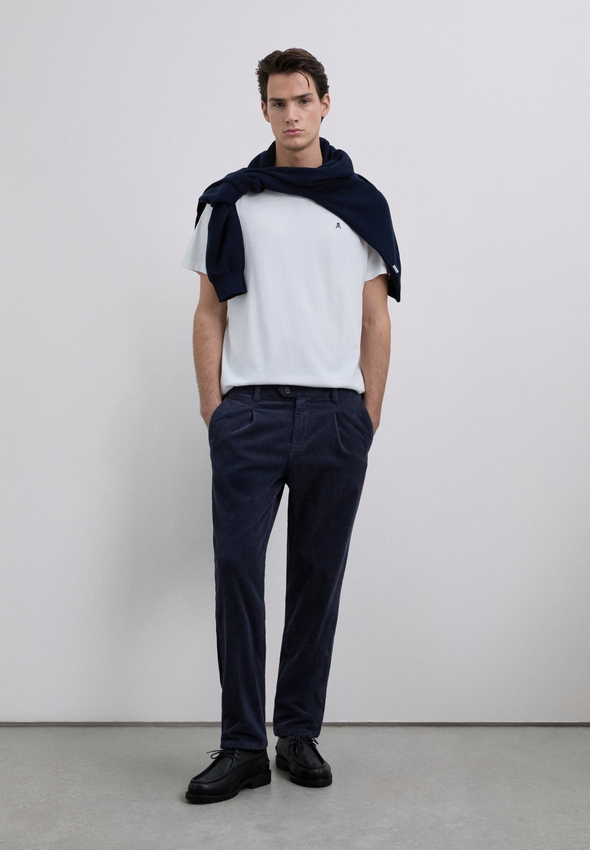 T-SHIRT CAVEIRA BORDADA