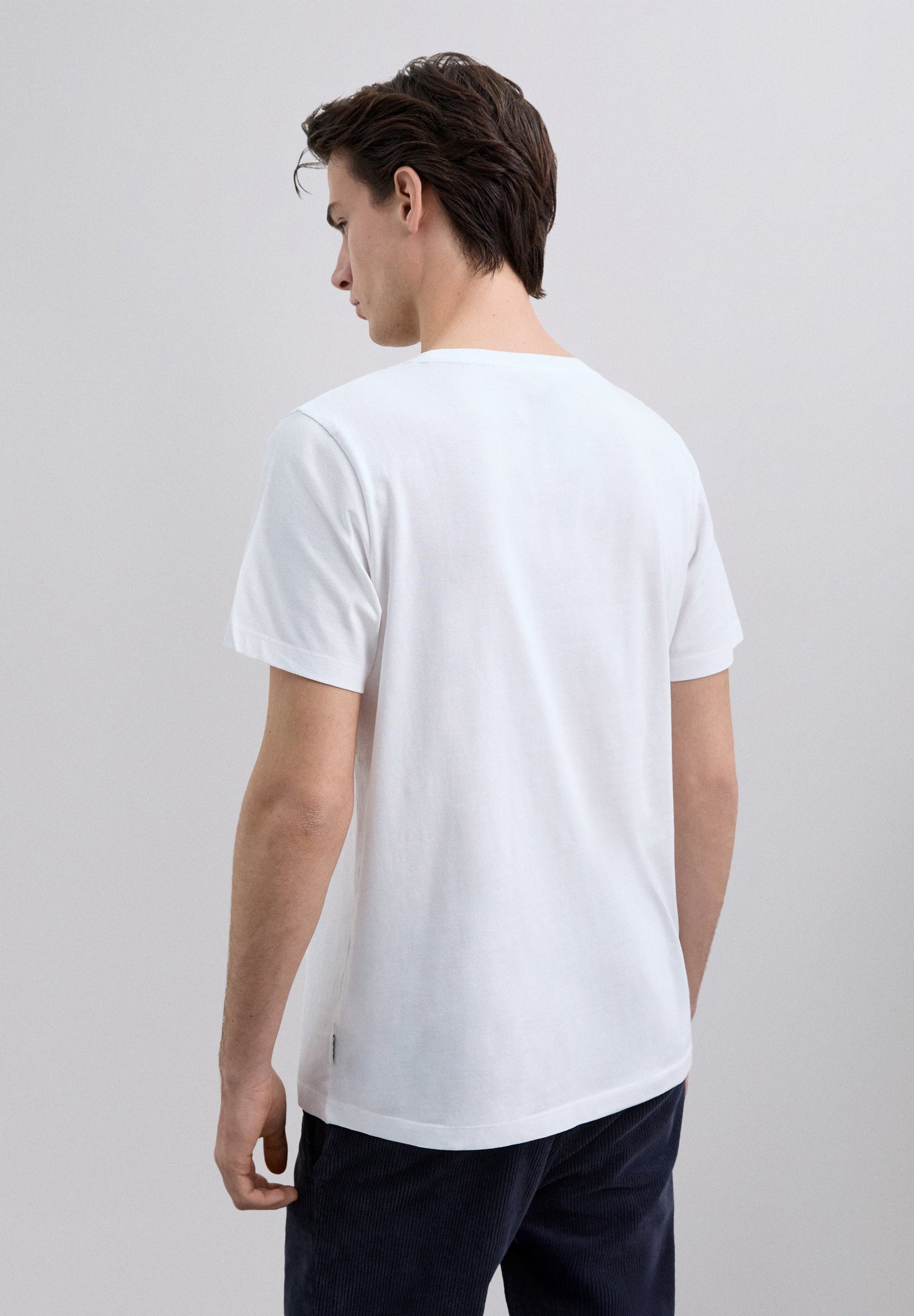 T-SHIRT CAVEIRA BORDADA