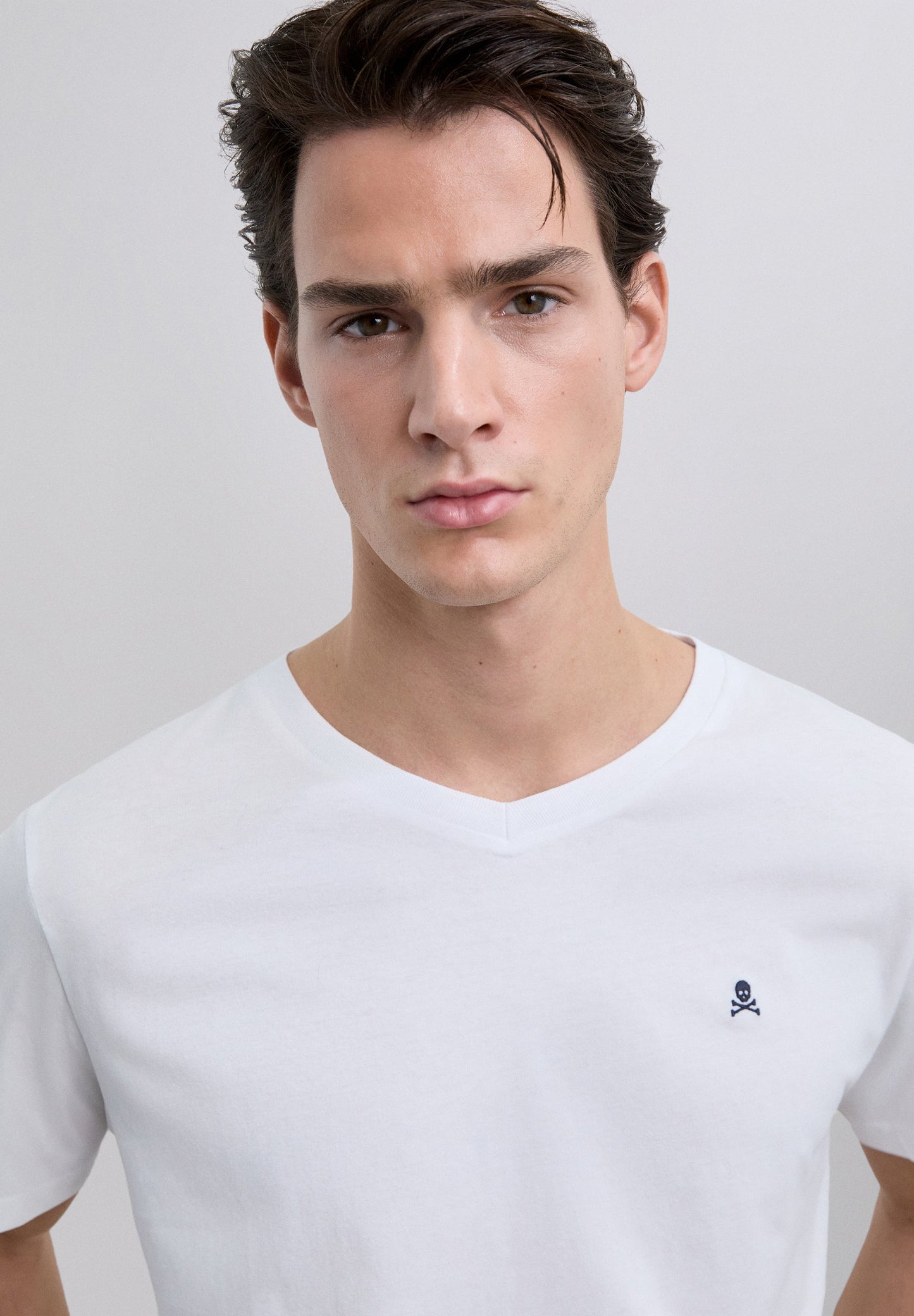 T-SHIRT CAVEIRA BORDADA