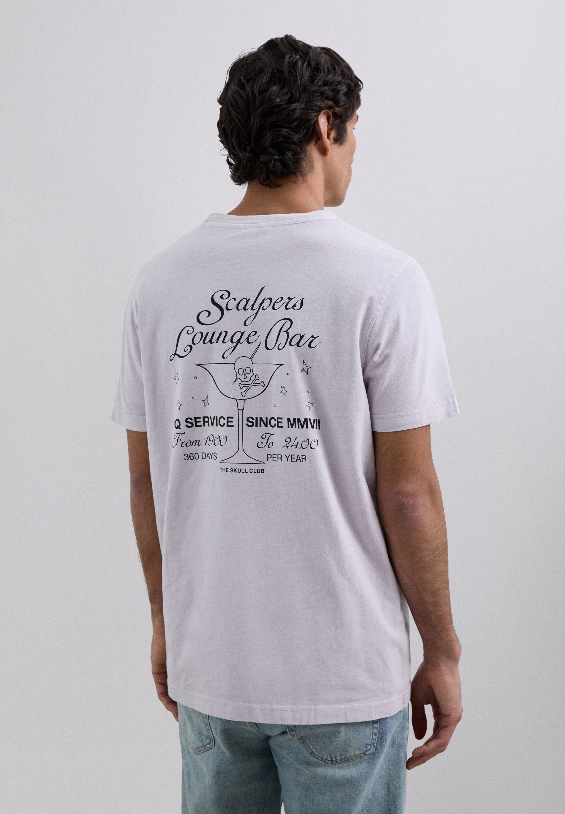 T-SHIRT COM PADRÃO LOUNGE BAR