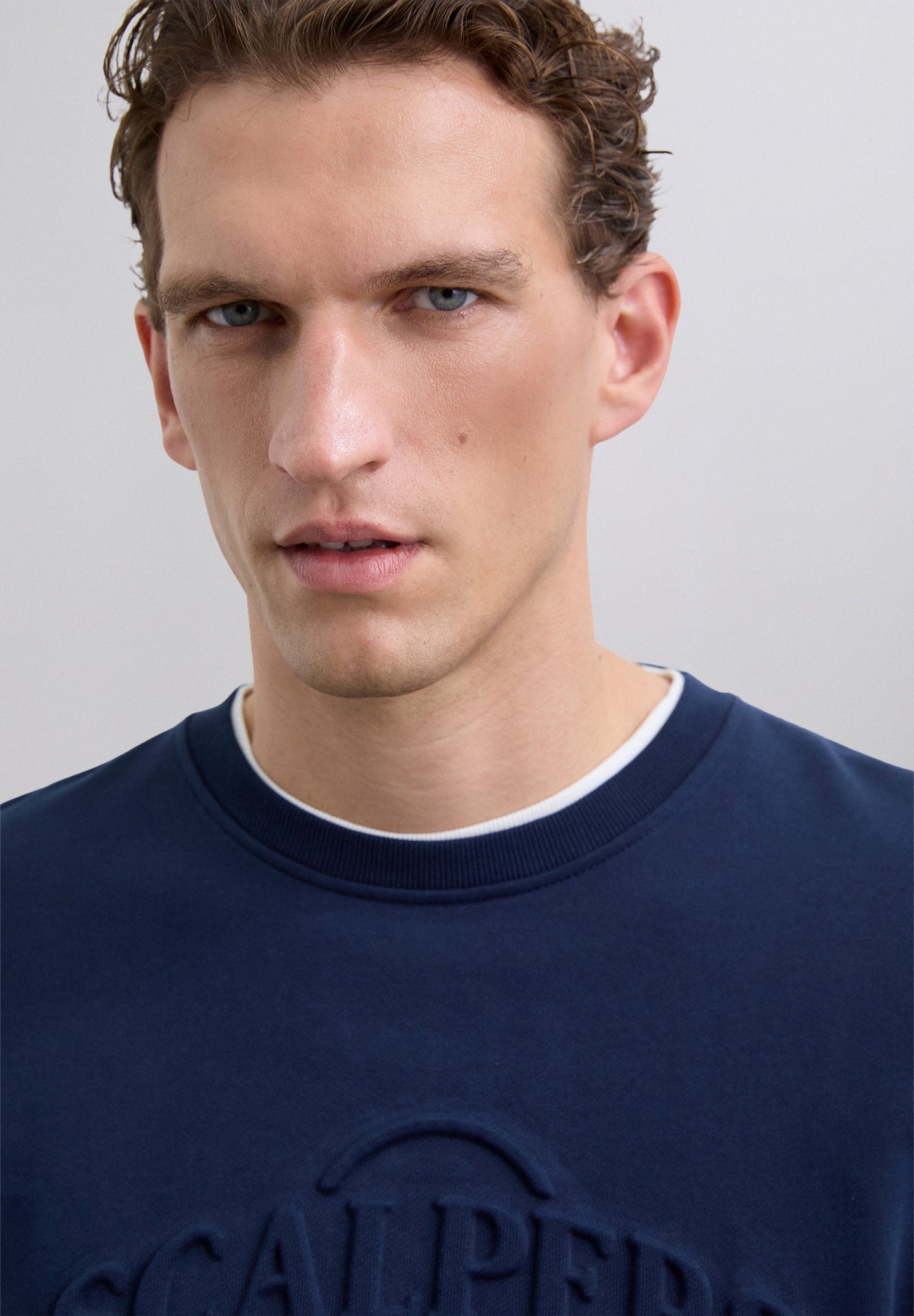 SWEATSHIRT COM LOGÓTIPO EM RELEVO