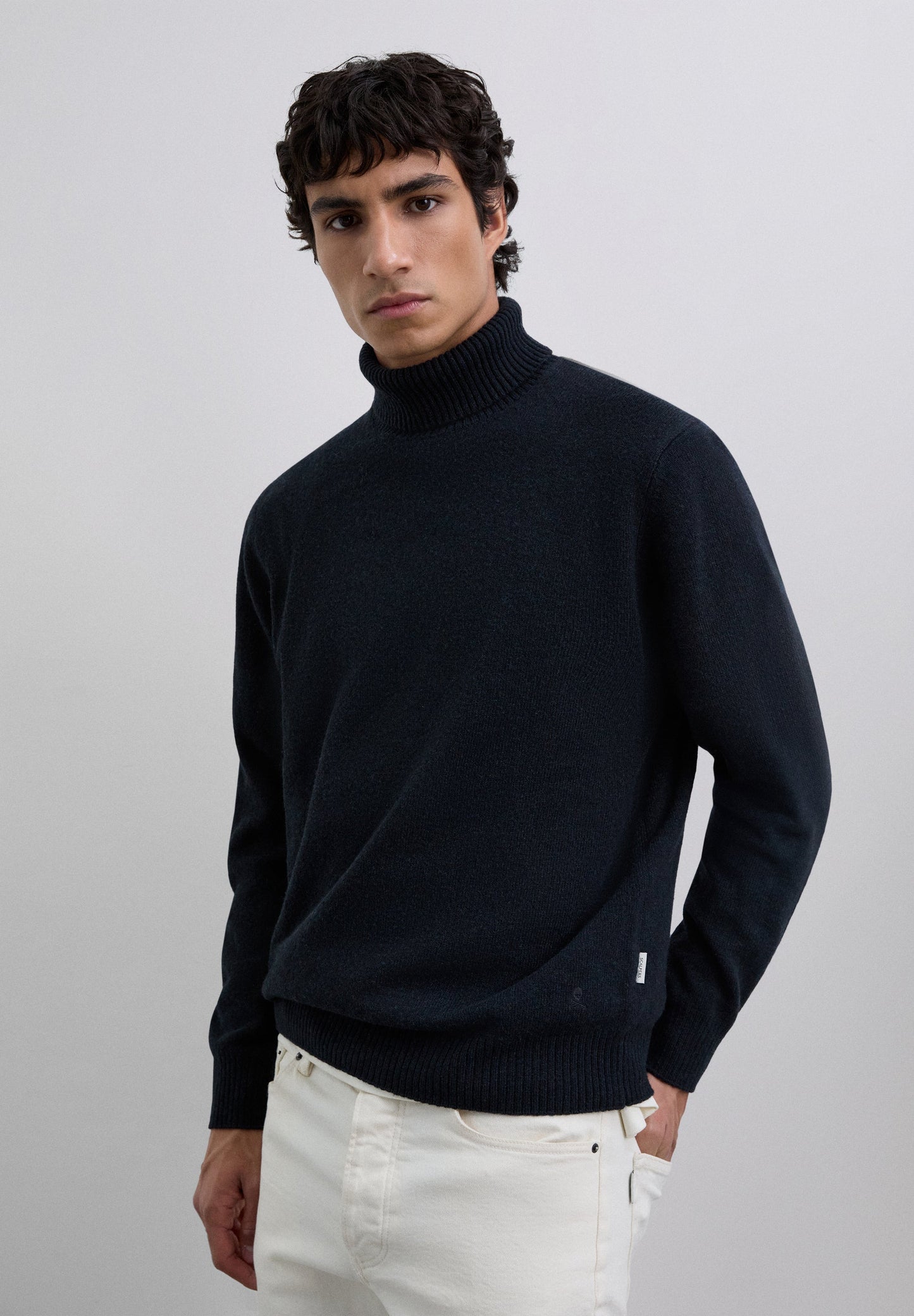 SWEATER DE MALHA COM GOLA ALTA DE LÃ