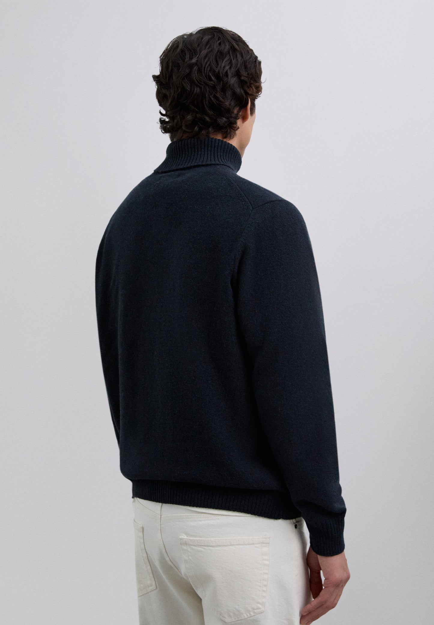 SWEATER DE MALHA COM GOLA ALTA DE LÃ