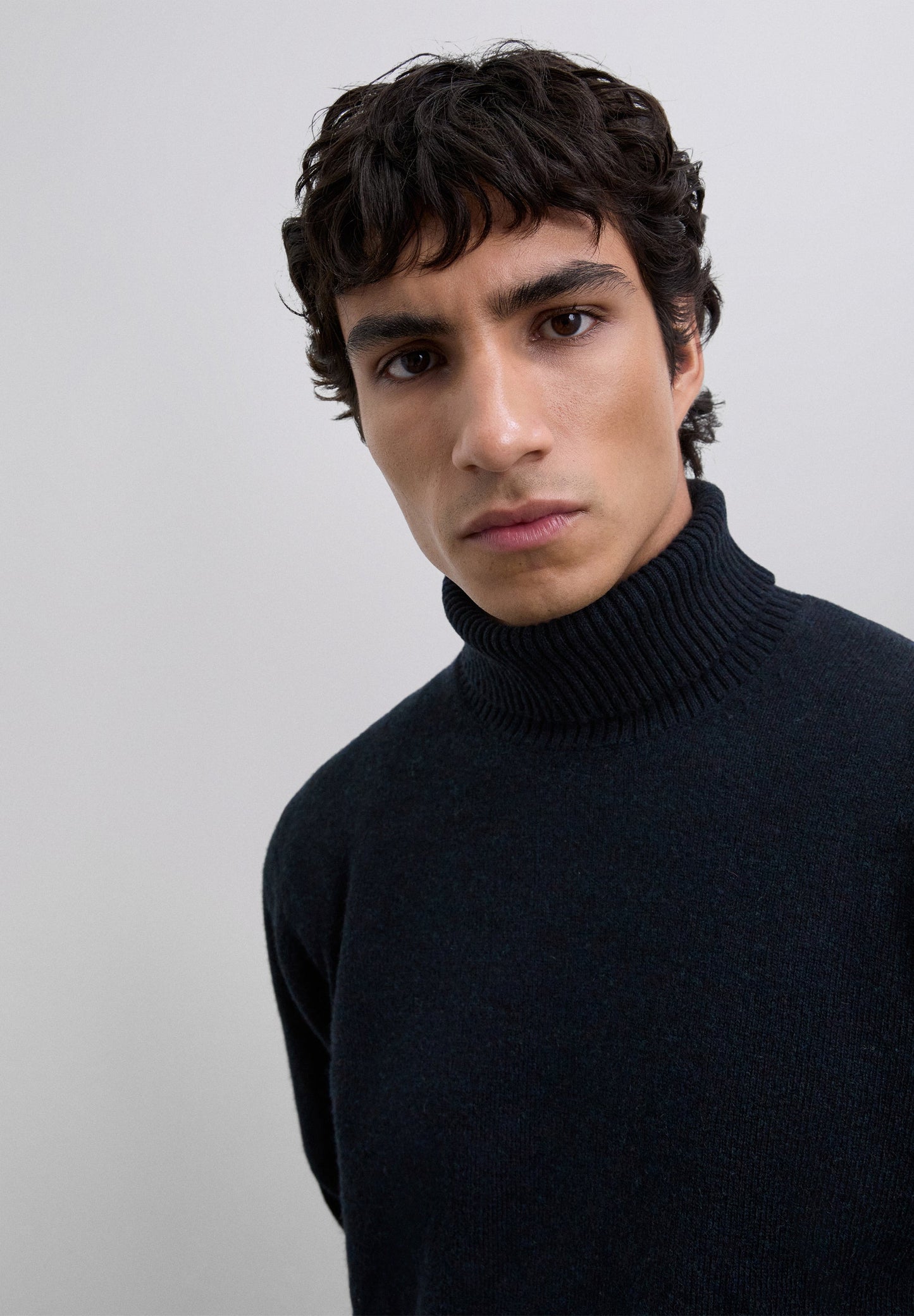 SWEATER DE MALHA COM GOLA ALTA DE LÃ