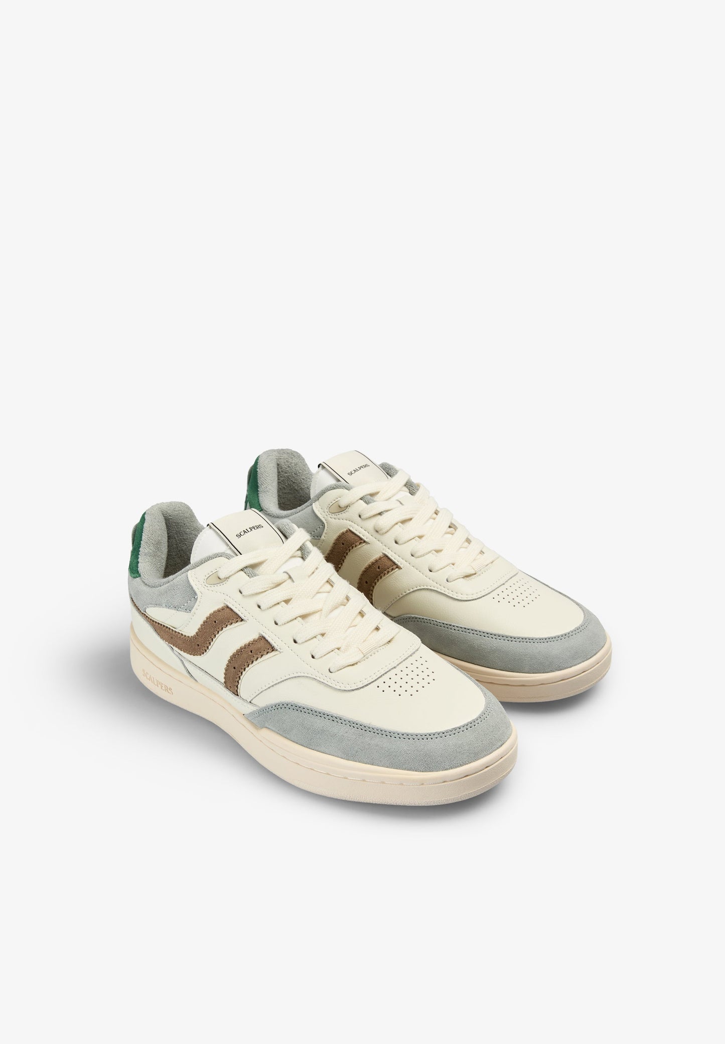 SAPATILHAS DE CAMURÇA EM CONTRASTE