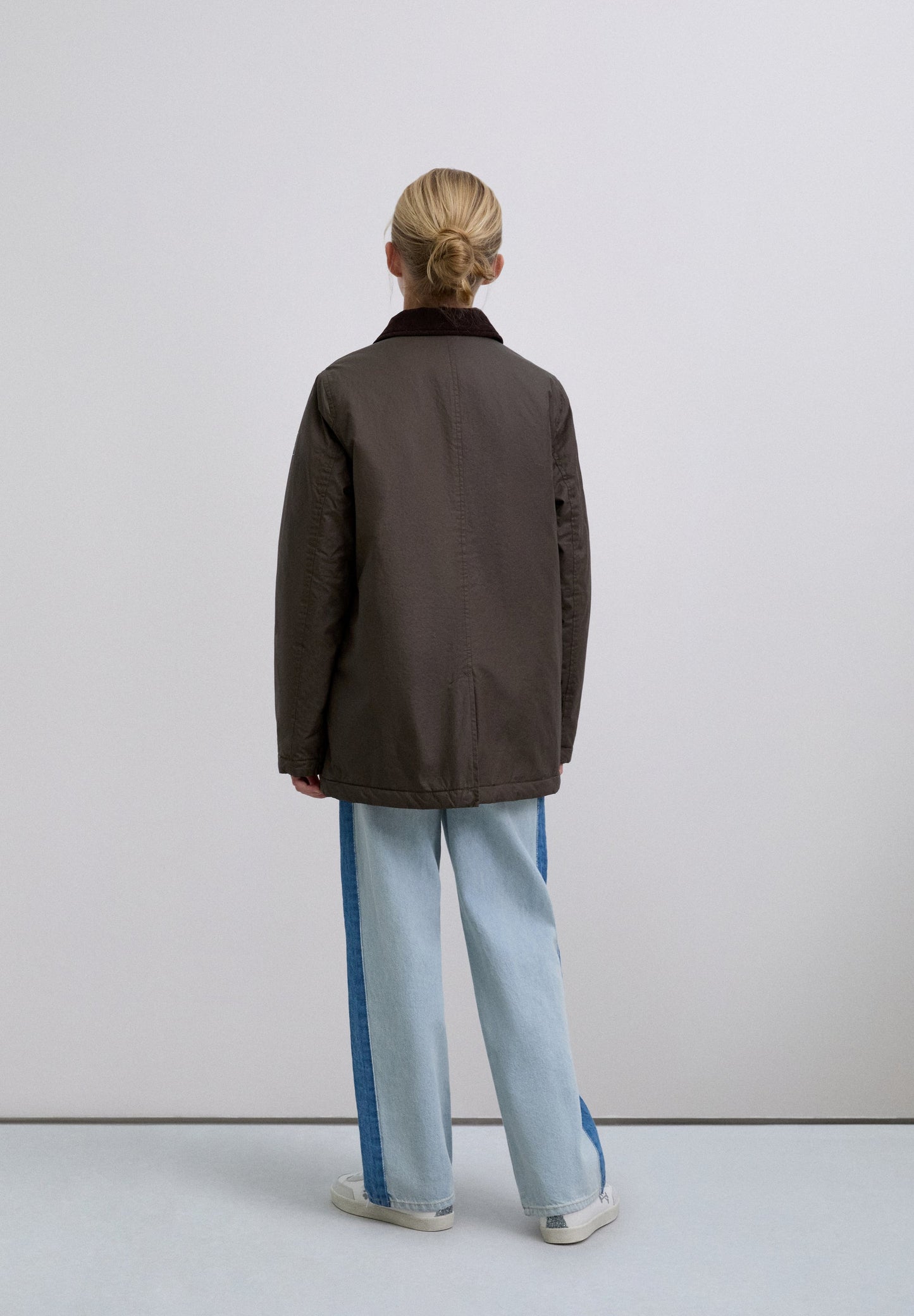 BLUSÃO COM GOLA EM CONTRASTE