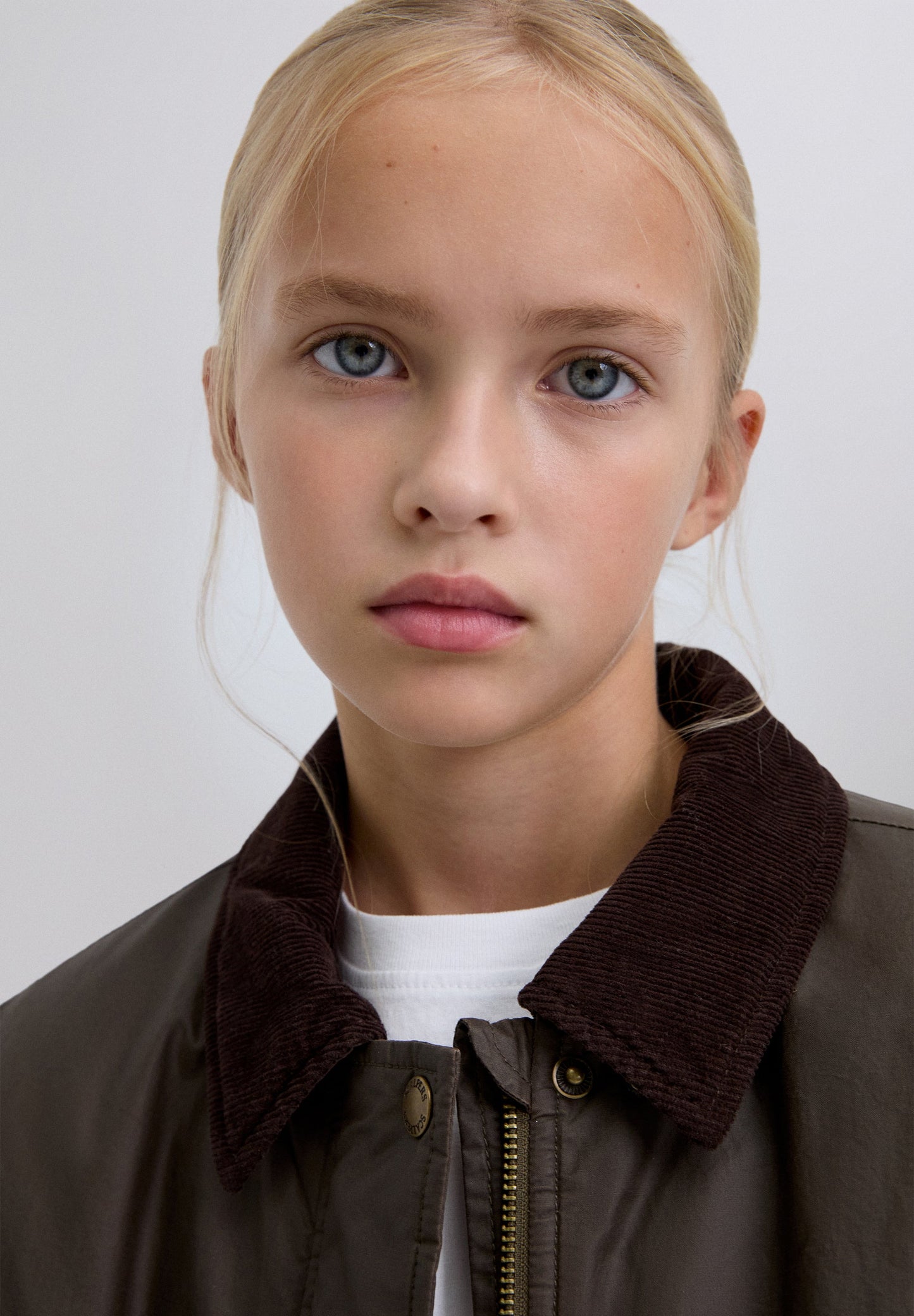 BLUSÃO COM GOLA EM CONTRASTE