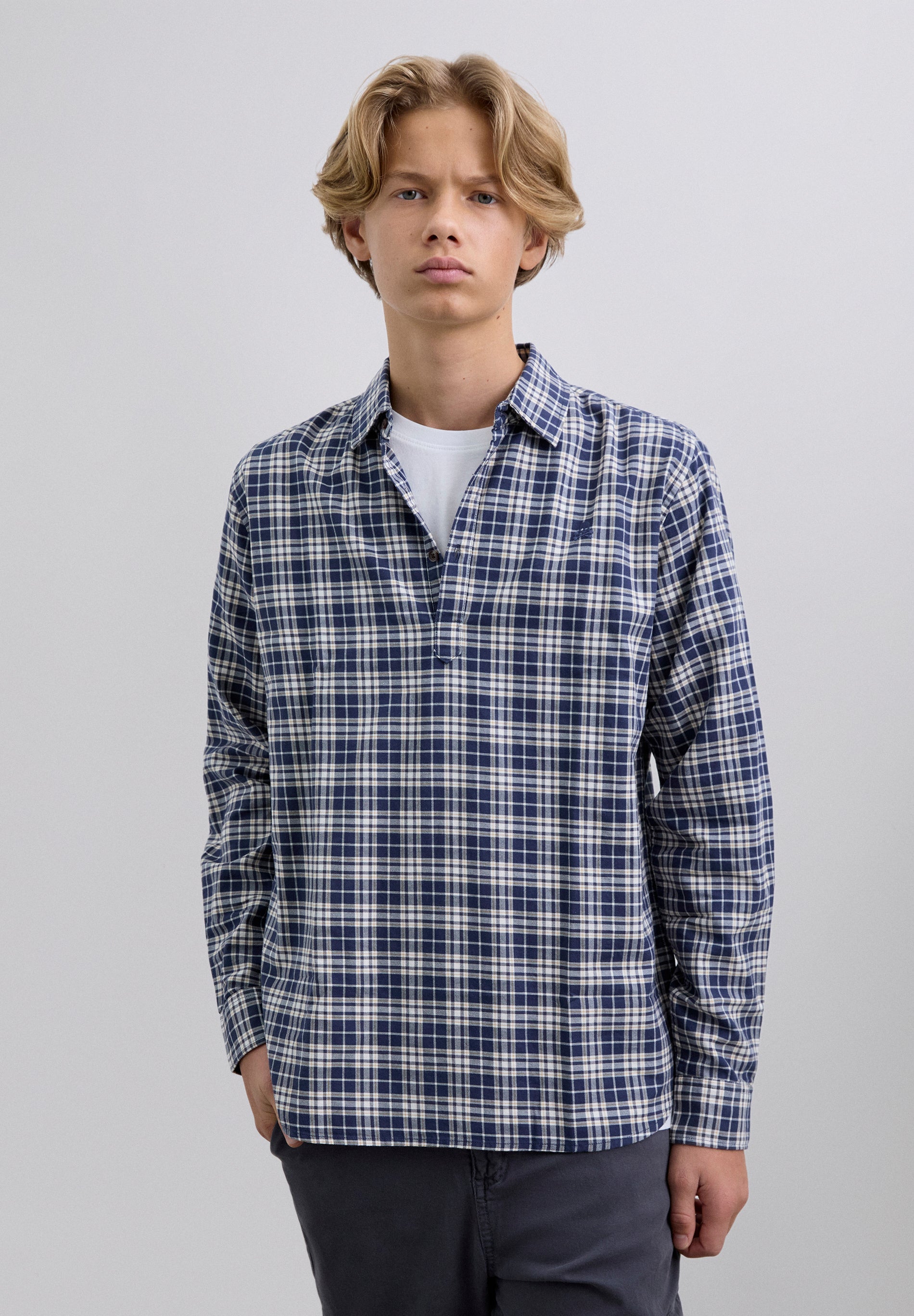 CAMISA T-SHIRT XADREZ COM SKULL