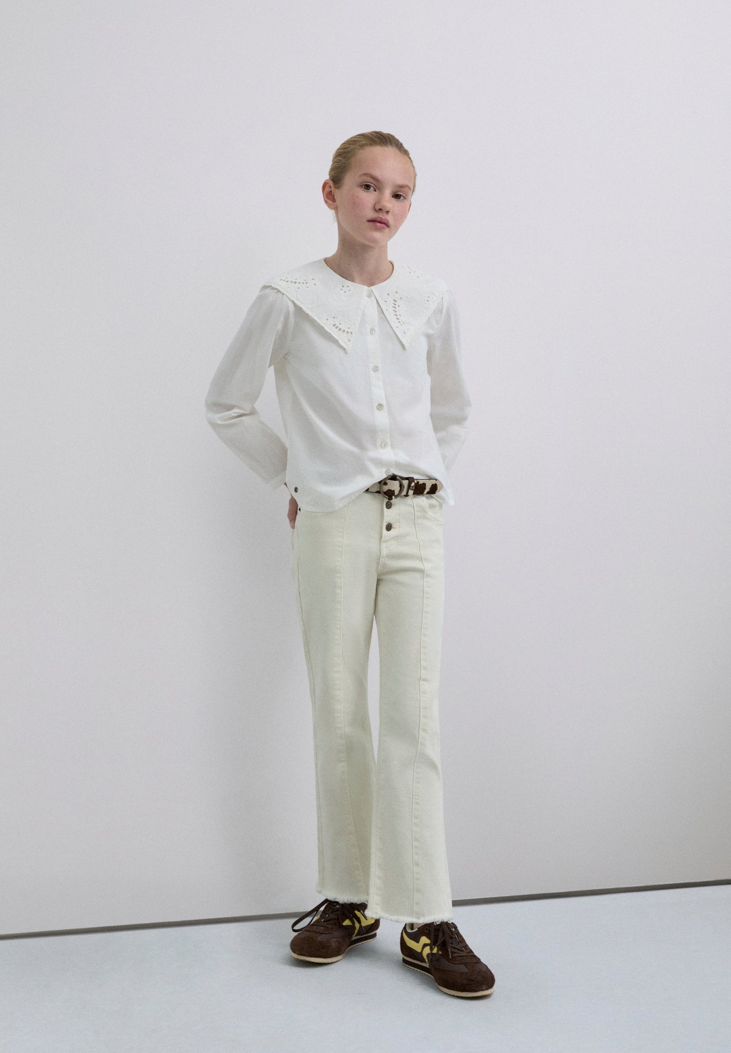 CAMISA COM GOLA BORDADA