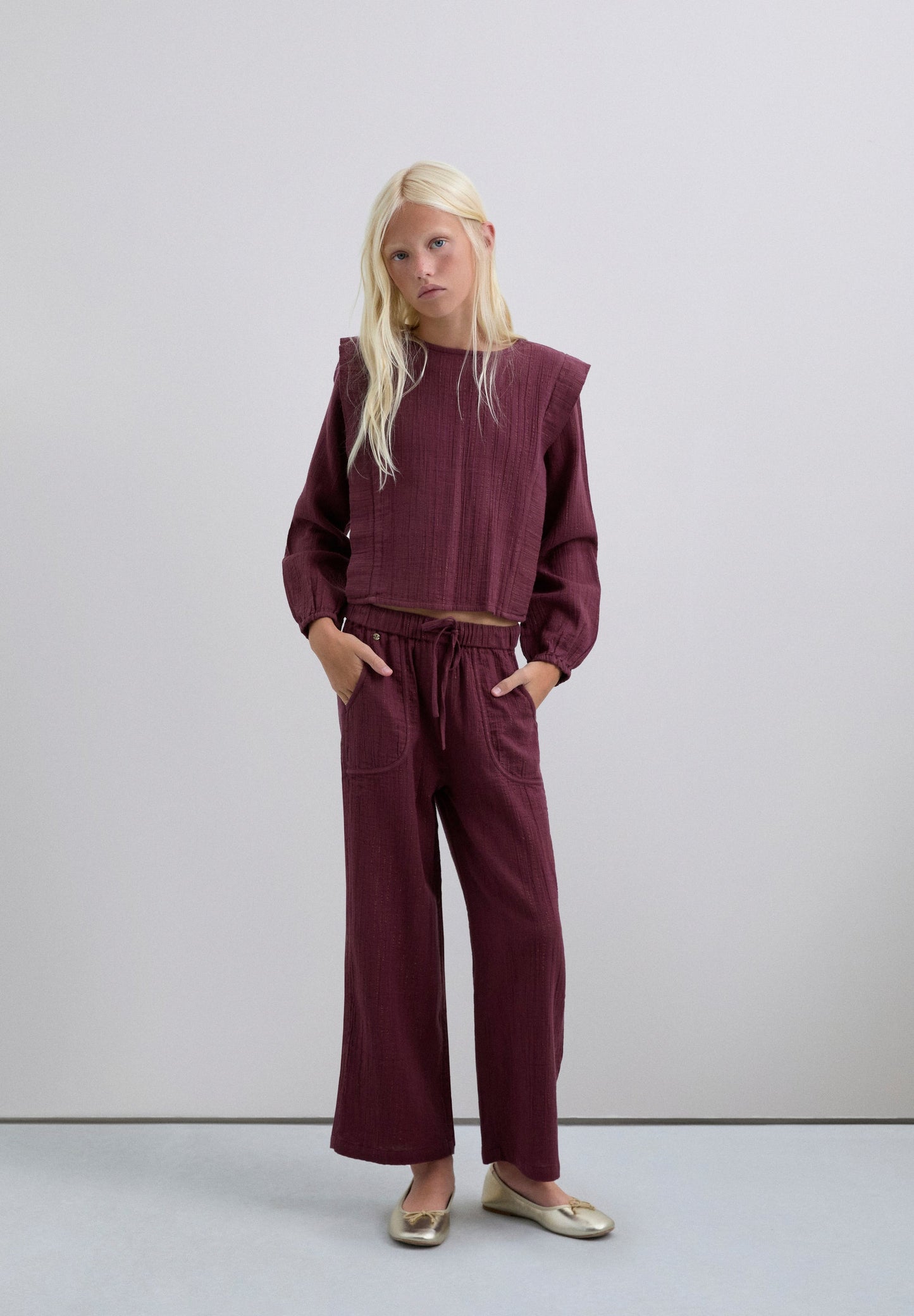 BLUSA COM PREGAS