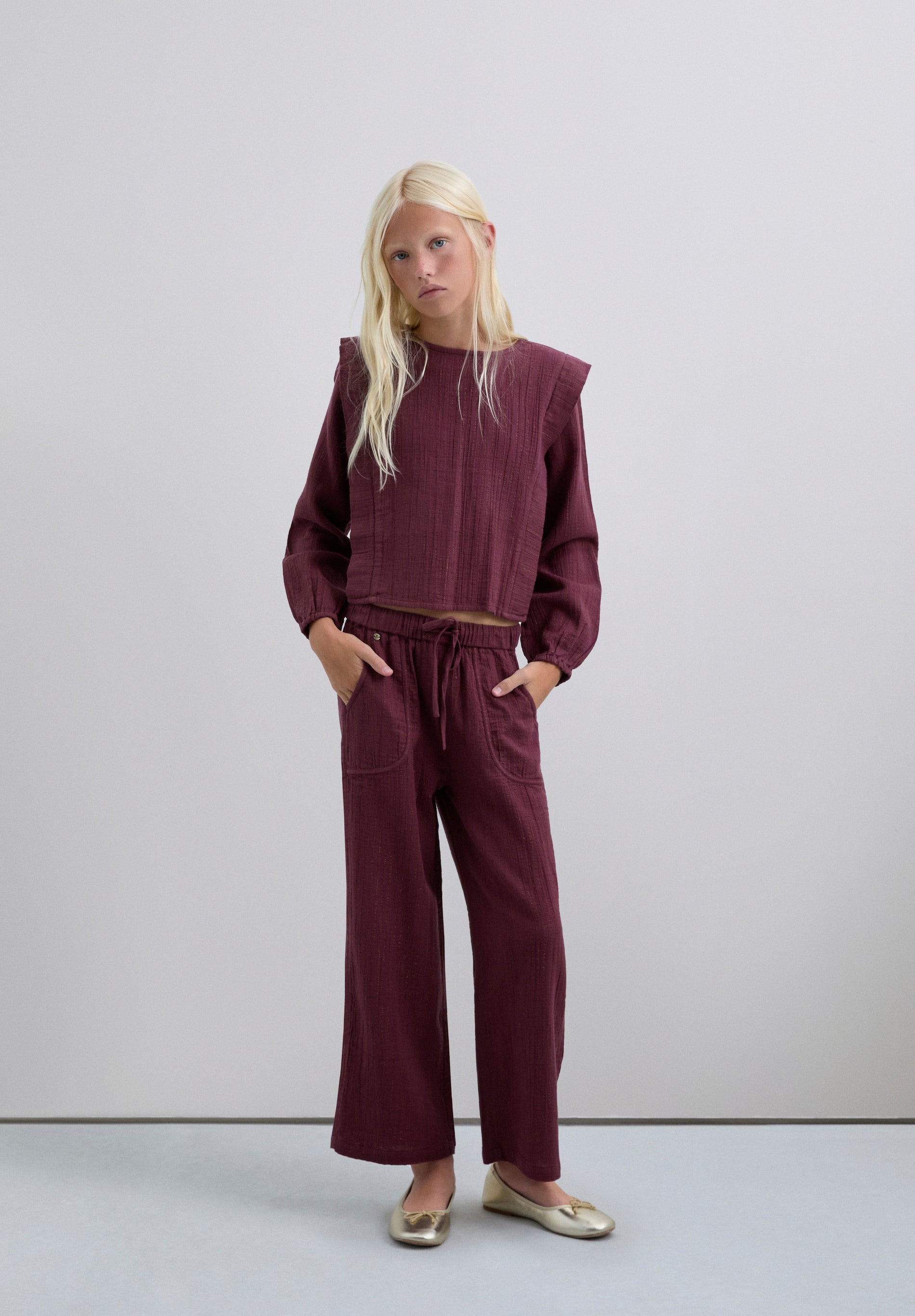 BLUSA COM PREGAS