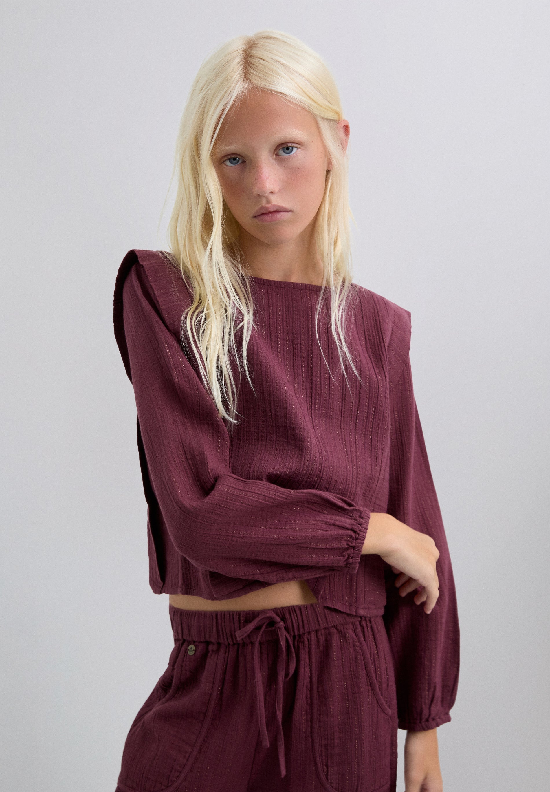 BLUSA COM PREGAS