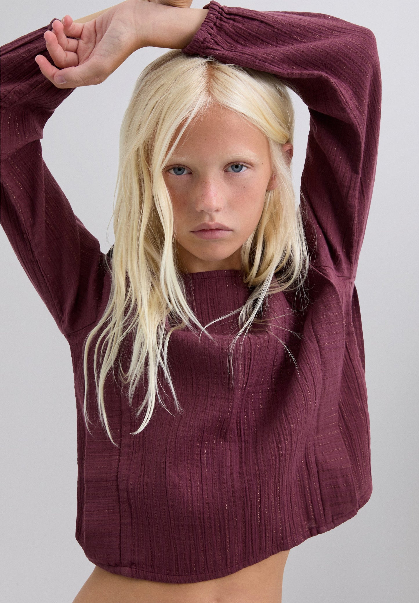 BLUSA COM PREGAS