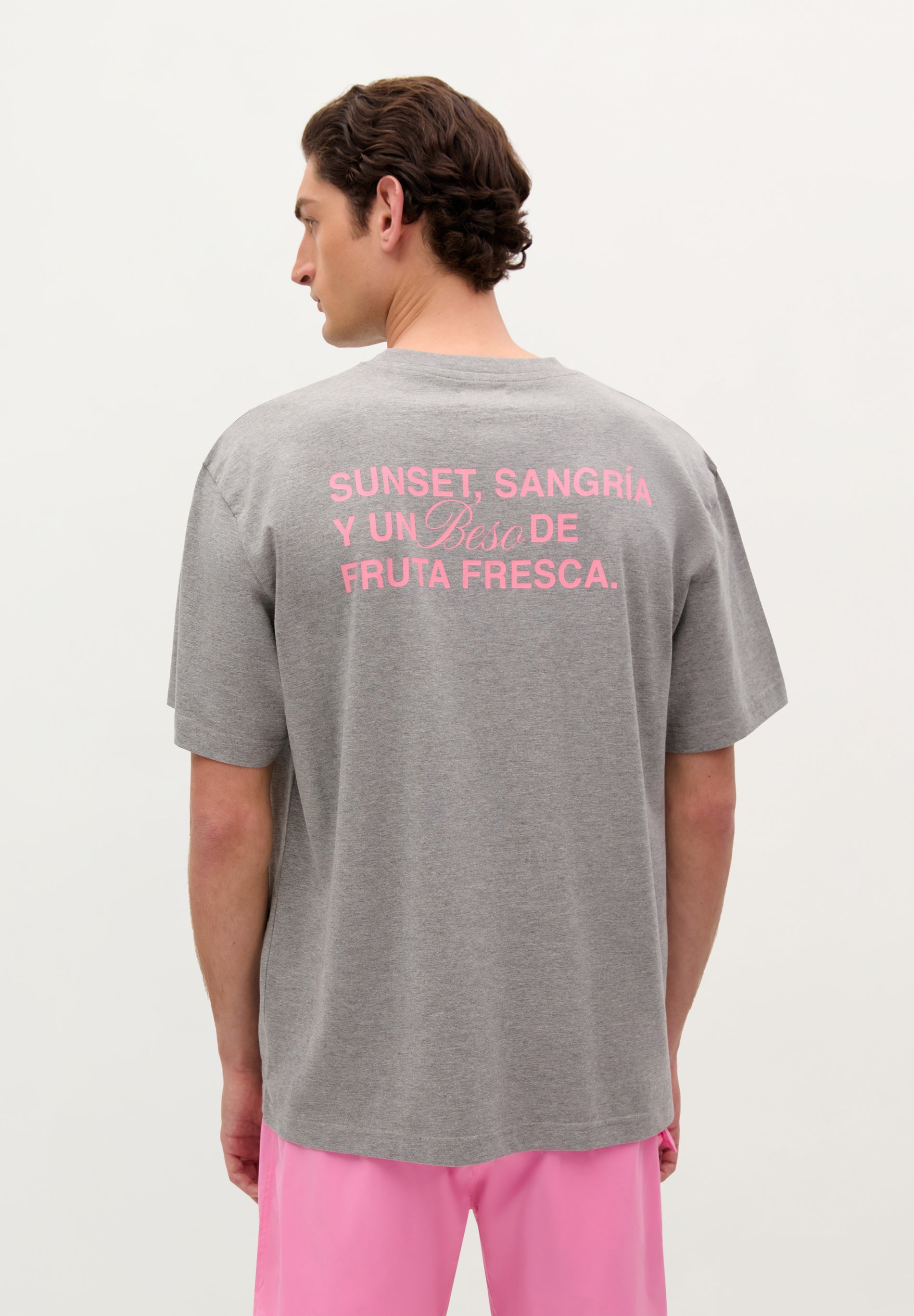 T-SHIRT COM PADRÃO TRASEIRO BEIJO | LE CHIRINGUITO