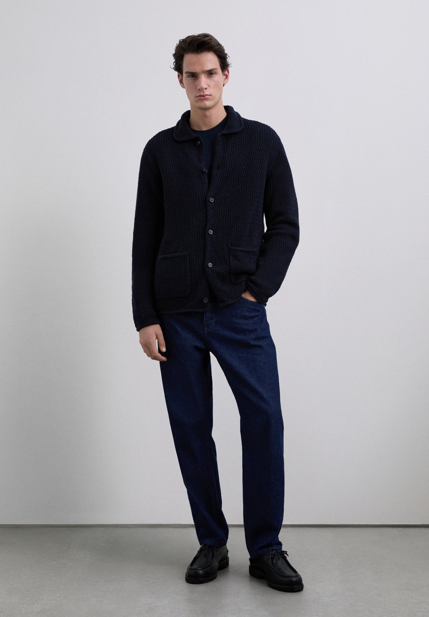 CARDIGAN DE LÃ COM GOLA DE CAMISEIRO