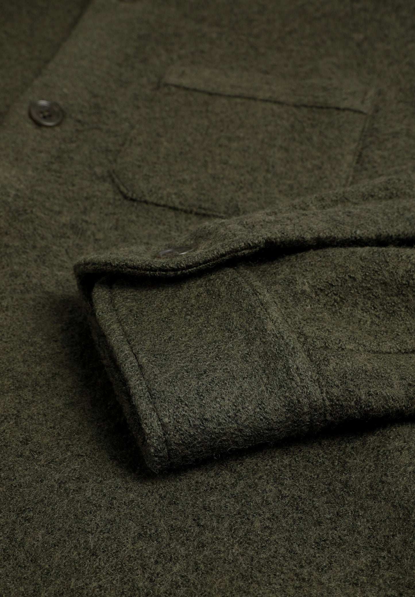 CAMISA COMPRIDA EM LÃ COM BOLSOS