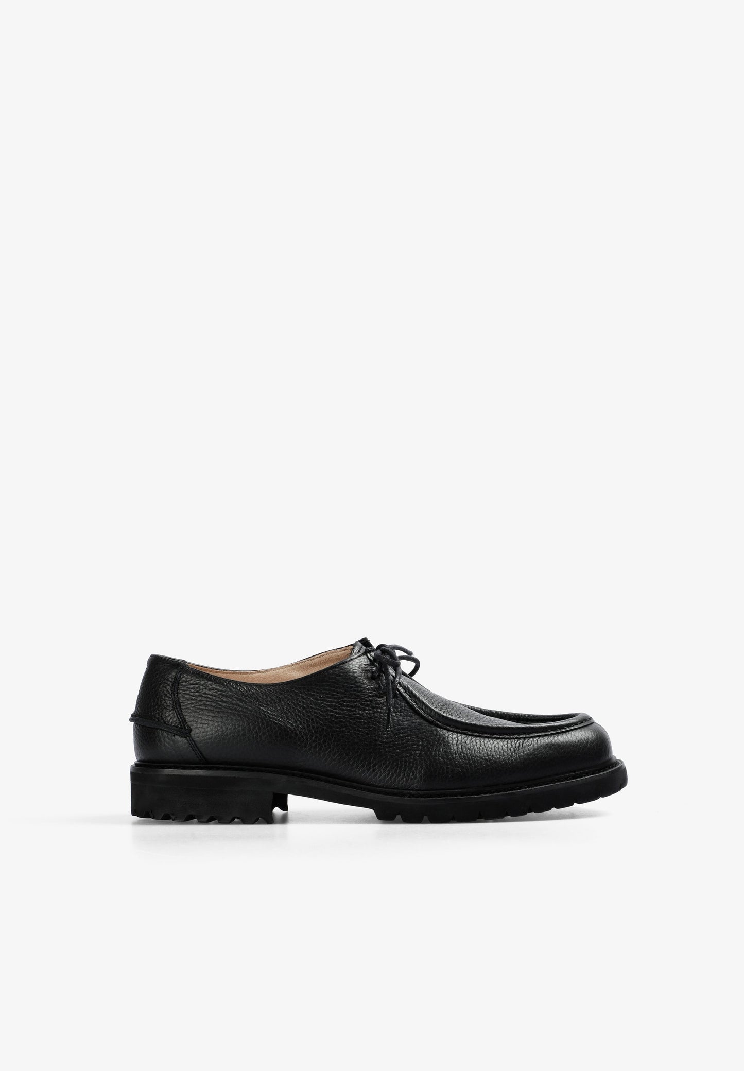 SAPATOS DE PELE COM SOLA DENTADA