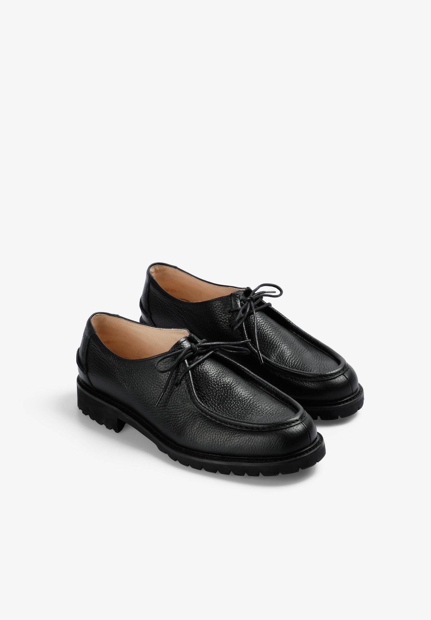 SAPATOS DE PELE COM SOLA DENTADA