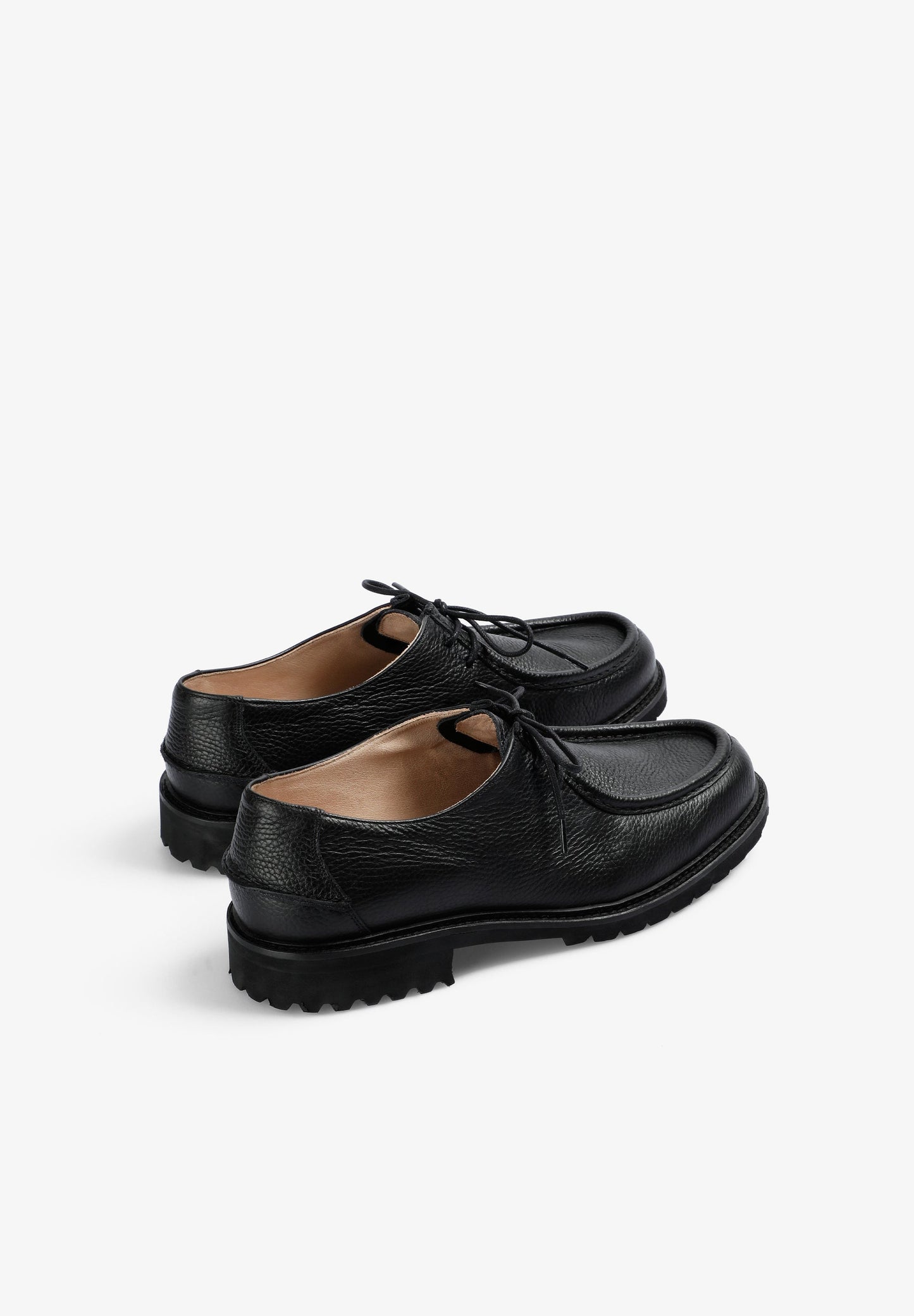 SAPATOS DE PELE COM SOLA DENTADA