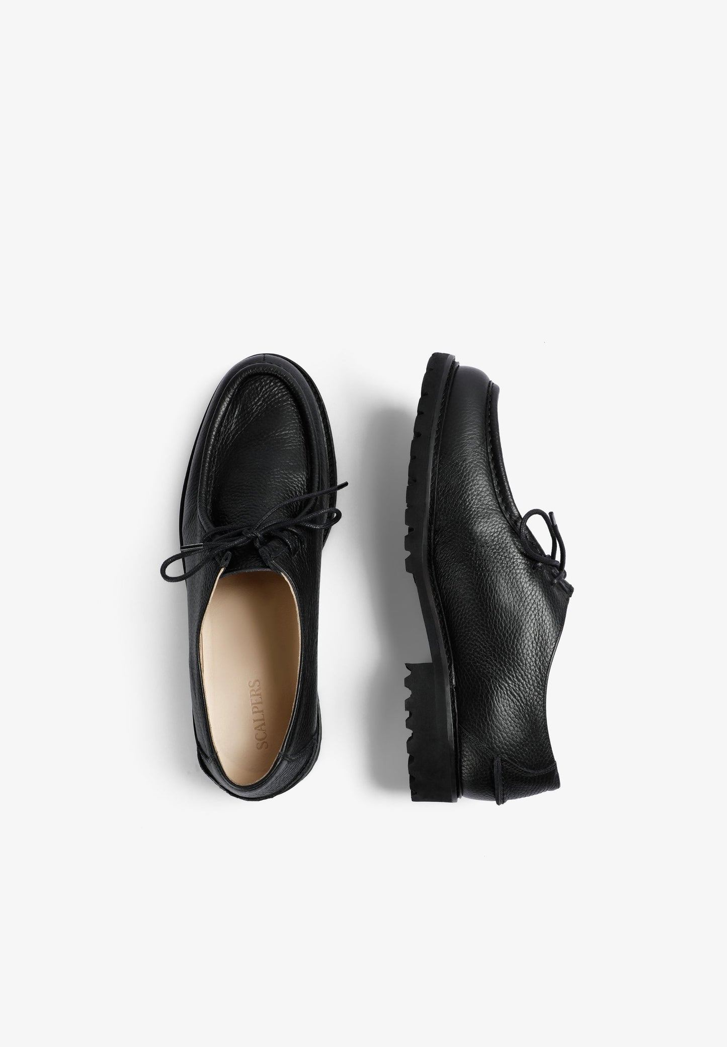 SAPATOS DE PELE COM SOLA DENTADA