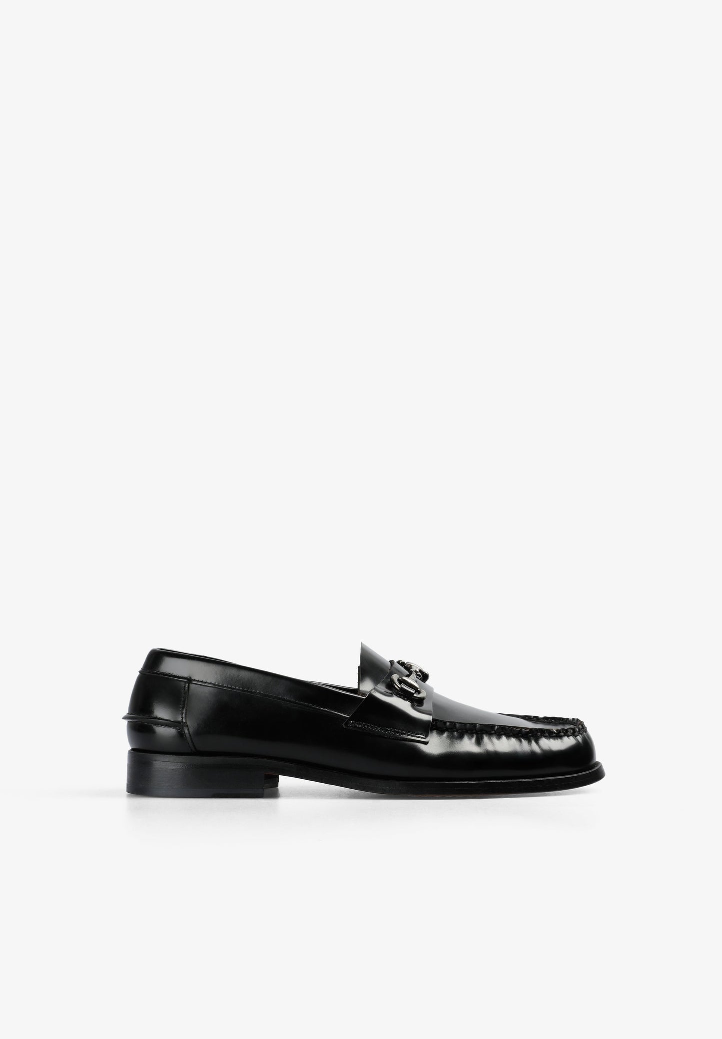 MOCASSINS EM PELE COM FIVELA