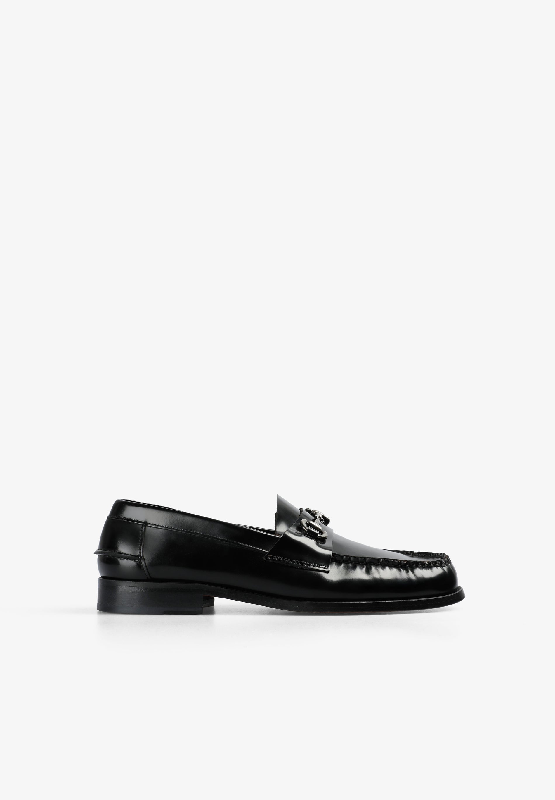 MOCASSINS EM PELE COM FIVELA