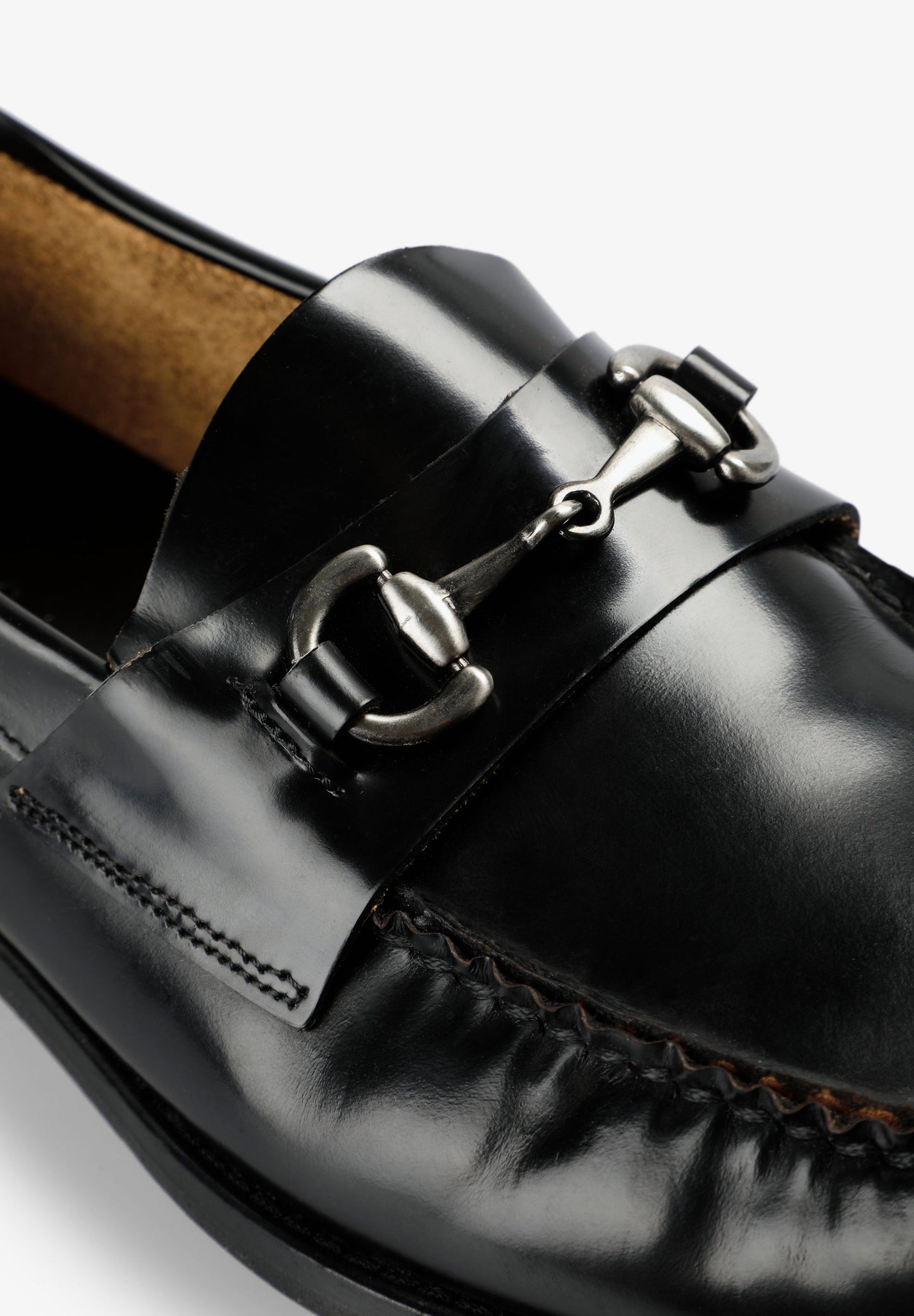 MOCASSINS EM PELE COM FIVELA
