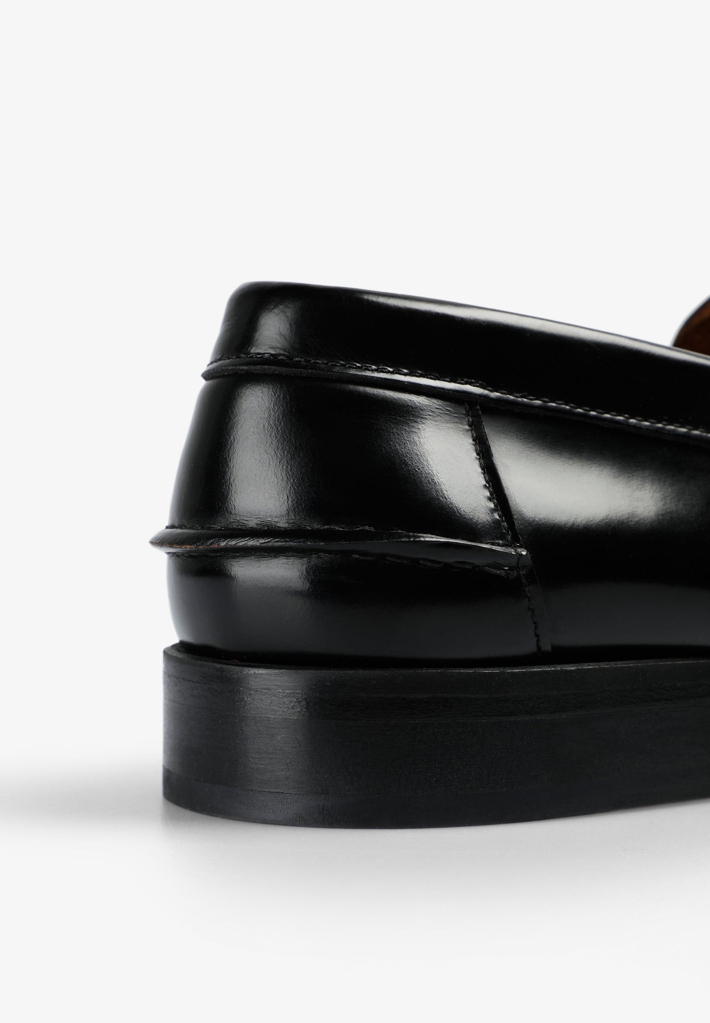 MOCASSINS EM PELE COM FIVELA