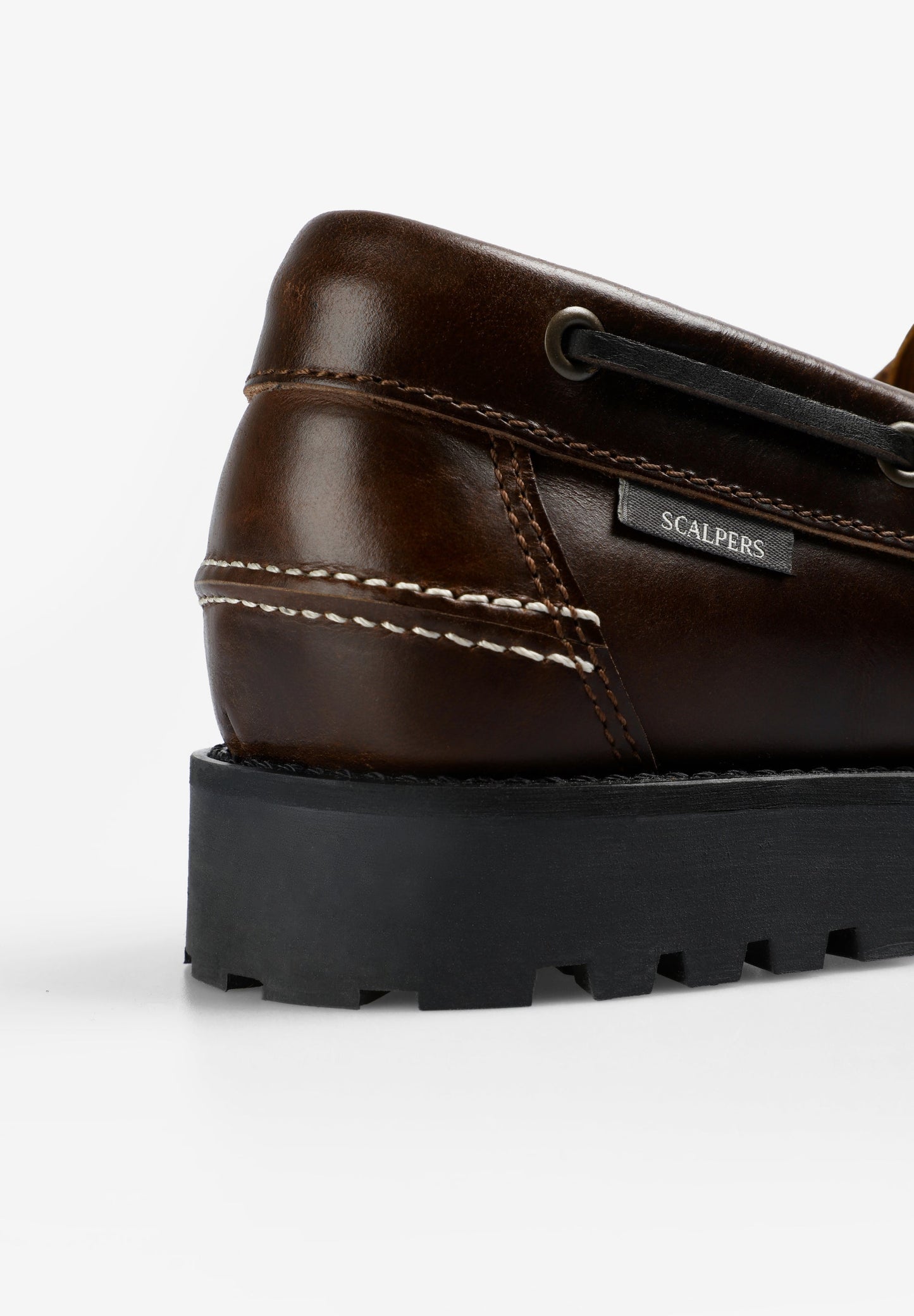 SAPATOS DE VELA COM SOLA DENTADA