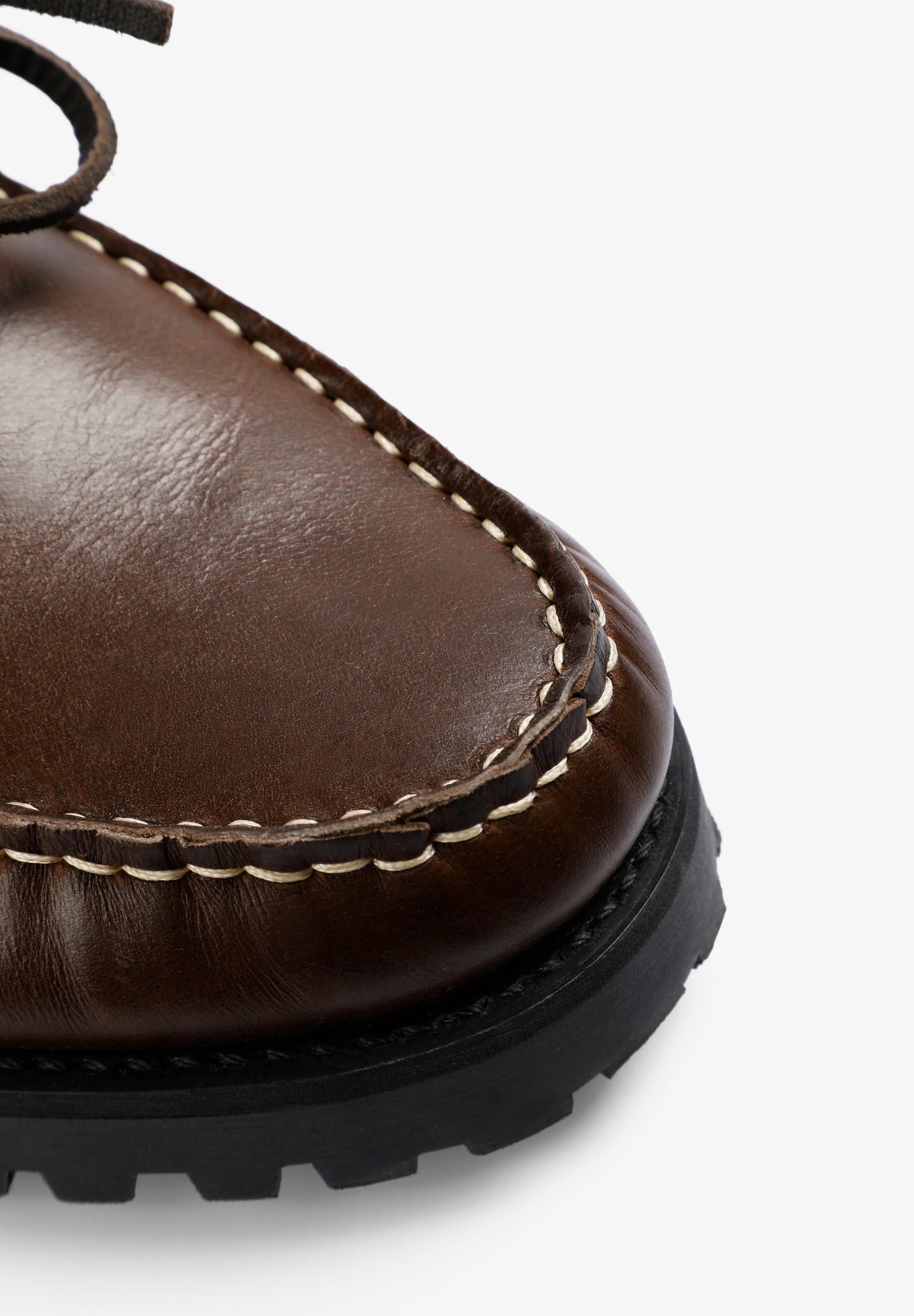 SAPATOS DE VELA COM SOLA DENTADA