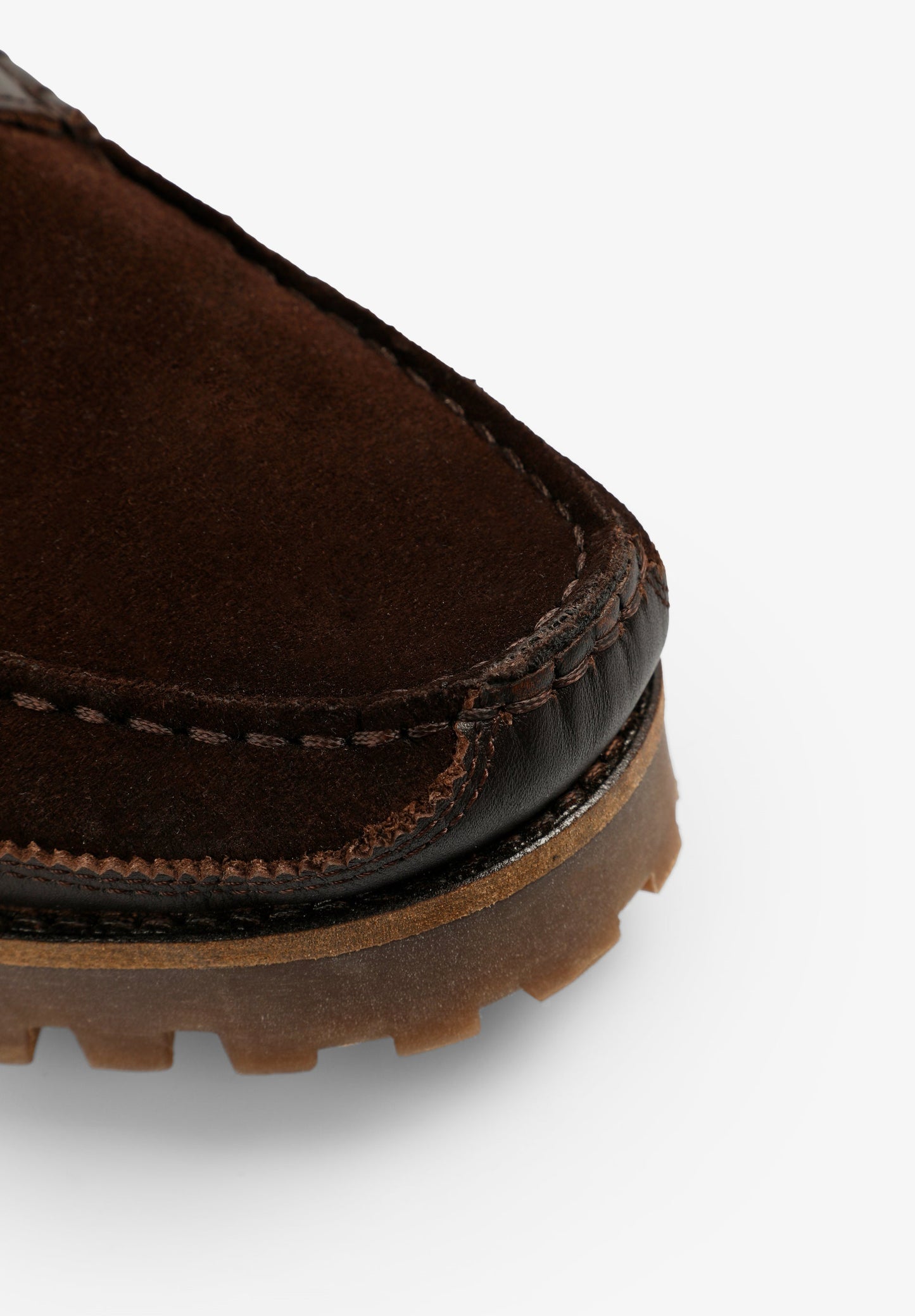 SAPATOS DE PELE COM SOLA DENTADA