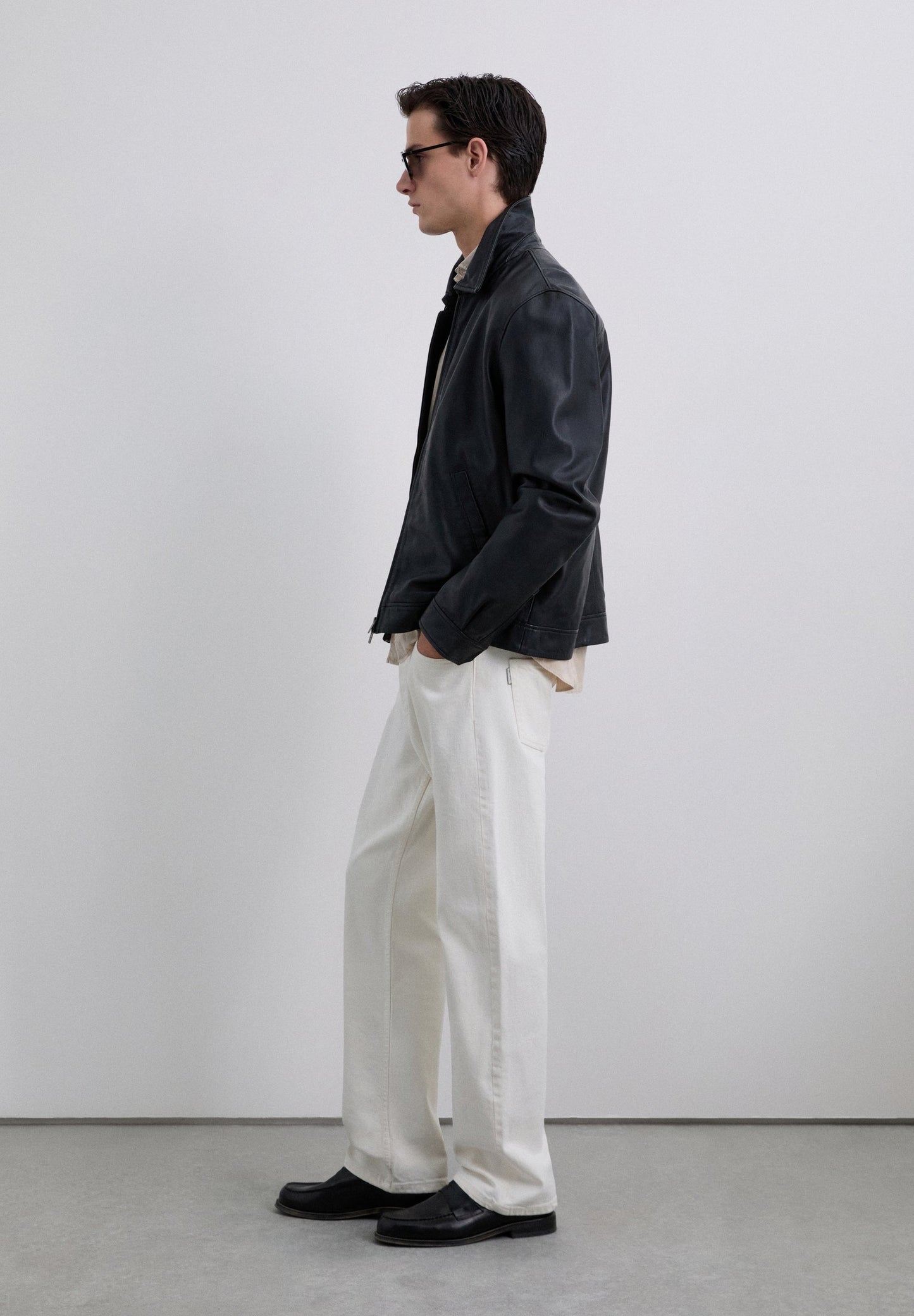 CAMISA COM LOGÓTIPO BORDADO NO TOM