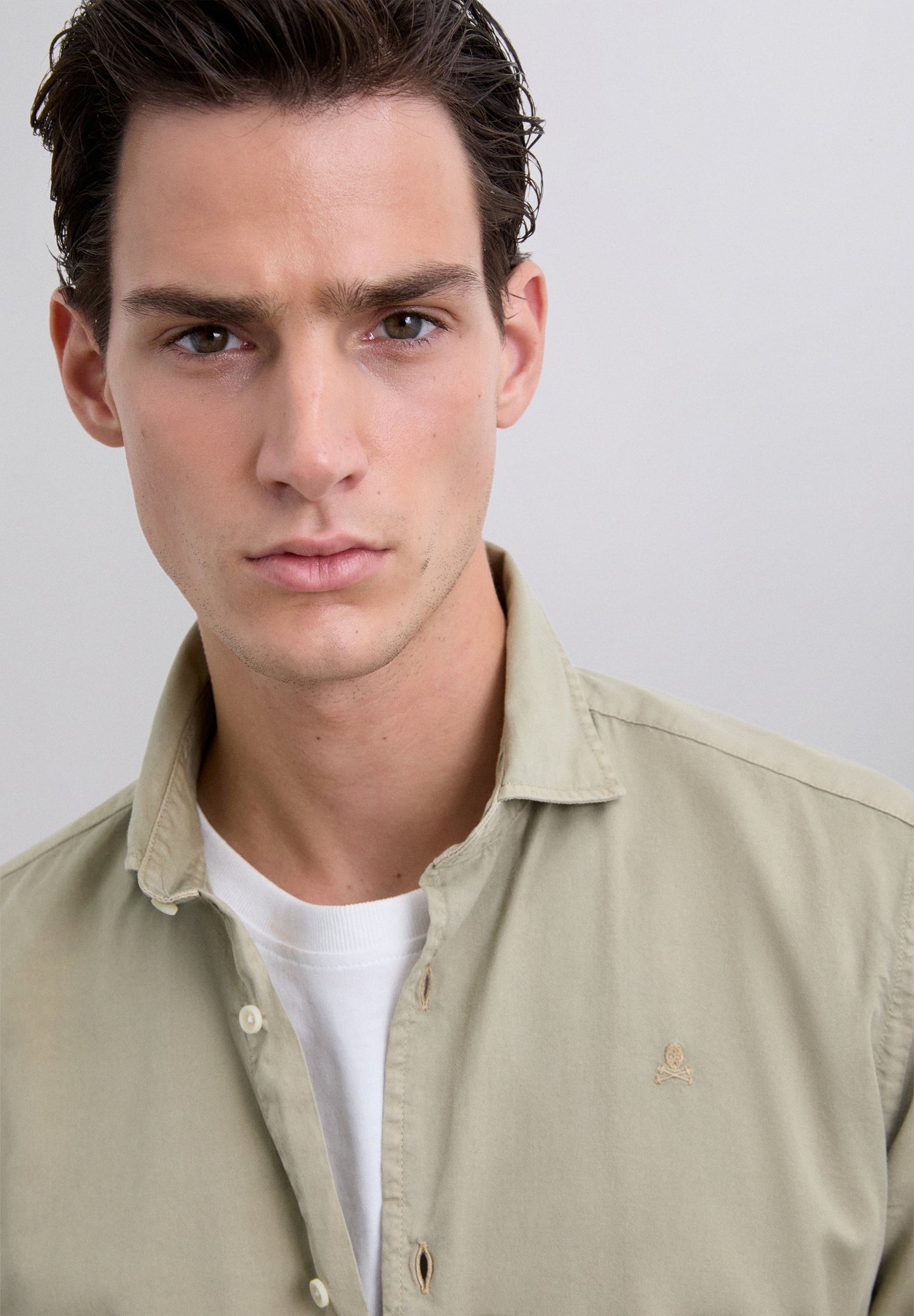 CAMISA REGULAR FIT BORDADA