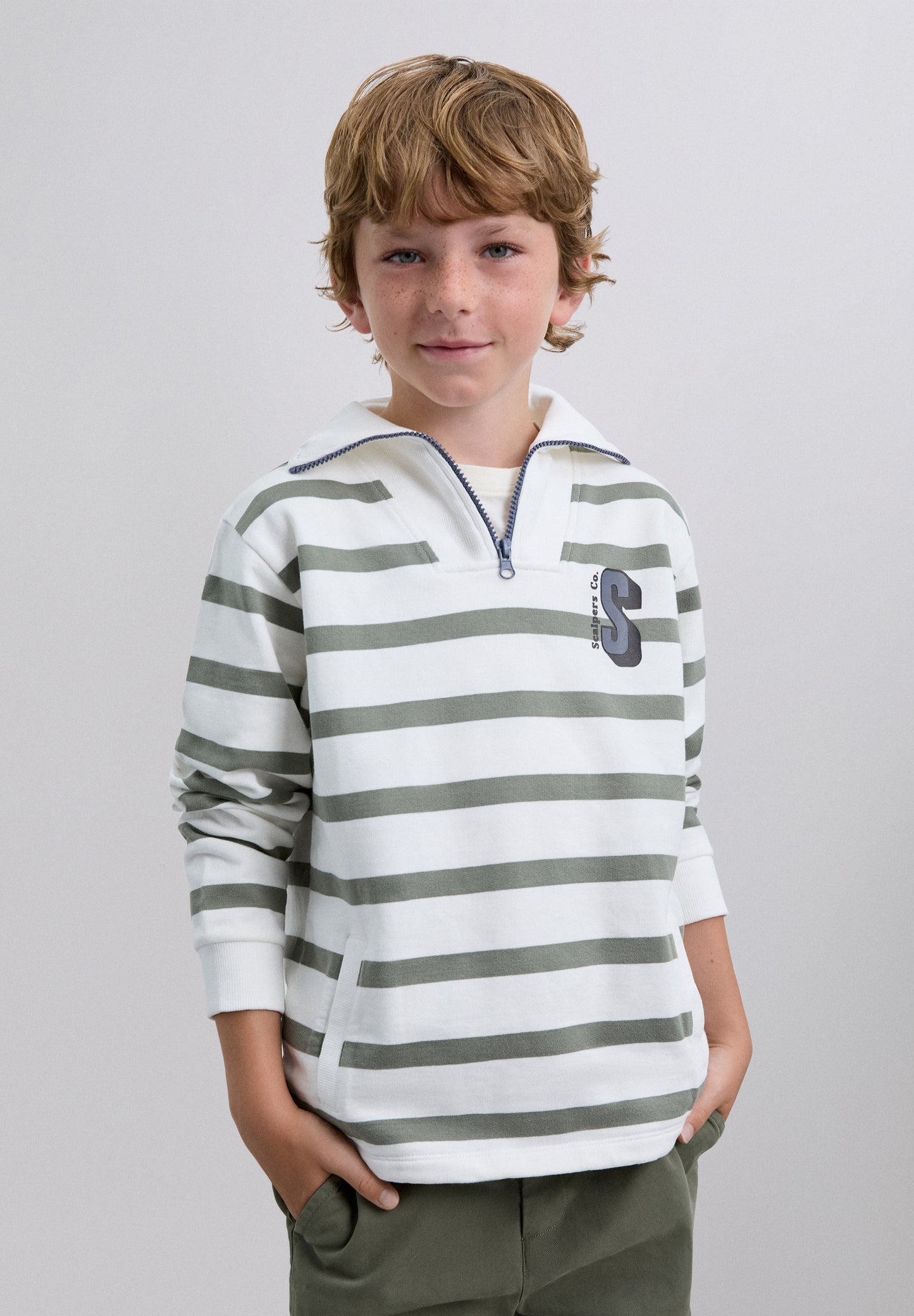 SWEATSHIRT DE RISCAS COM SKULL