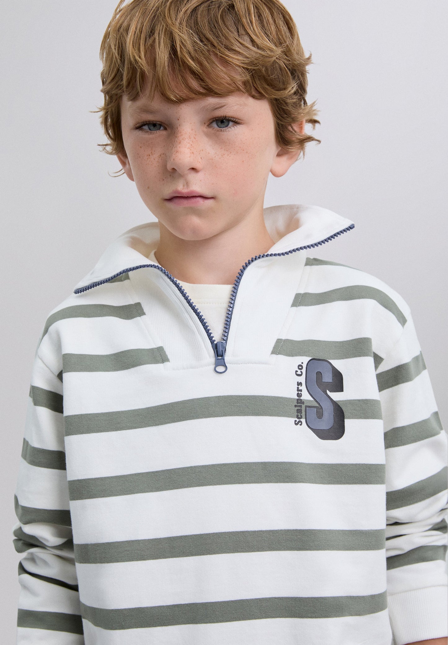 SWEATSHIRT DE RISCAS COM SKULL