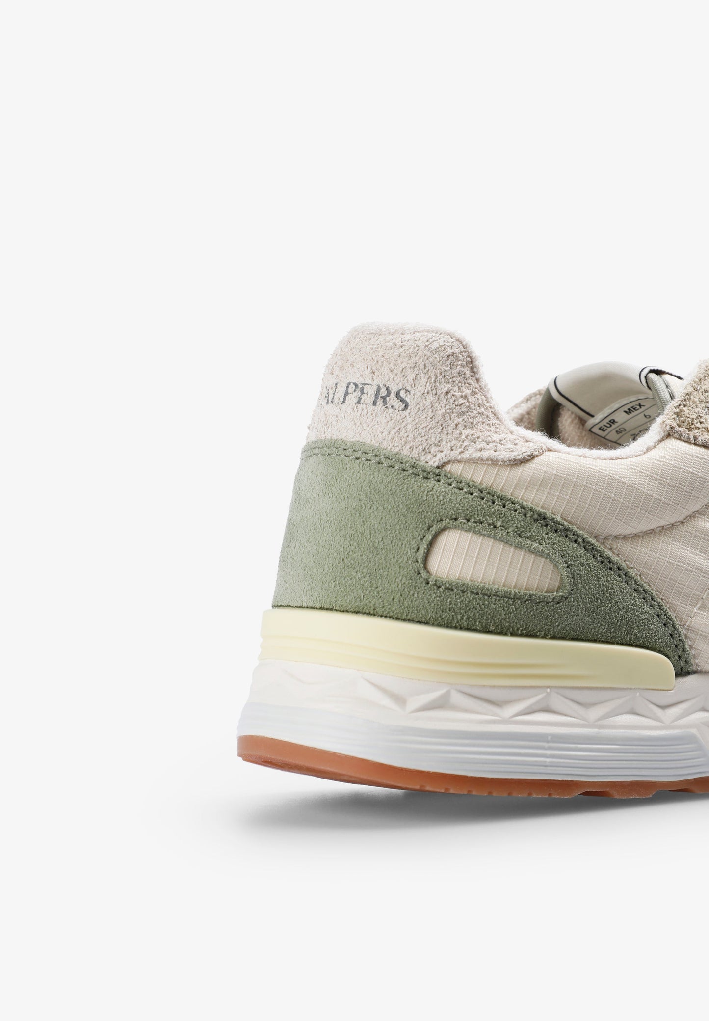 SAPATILHAS EM CAMURÇA COM SKULL